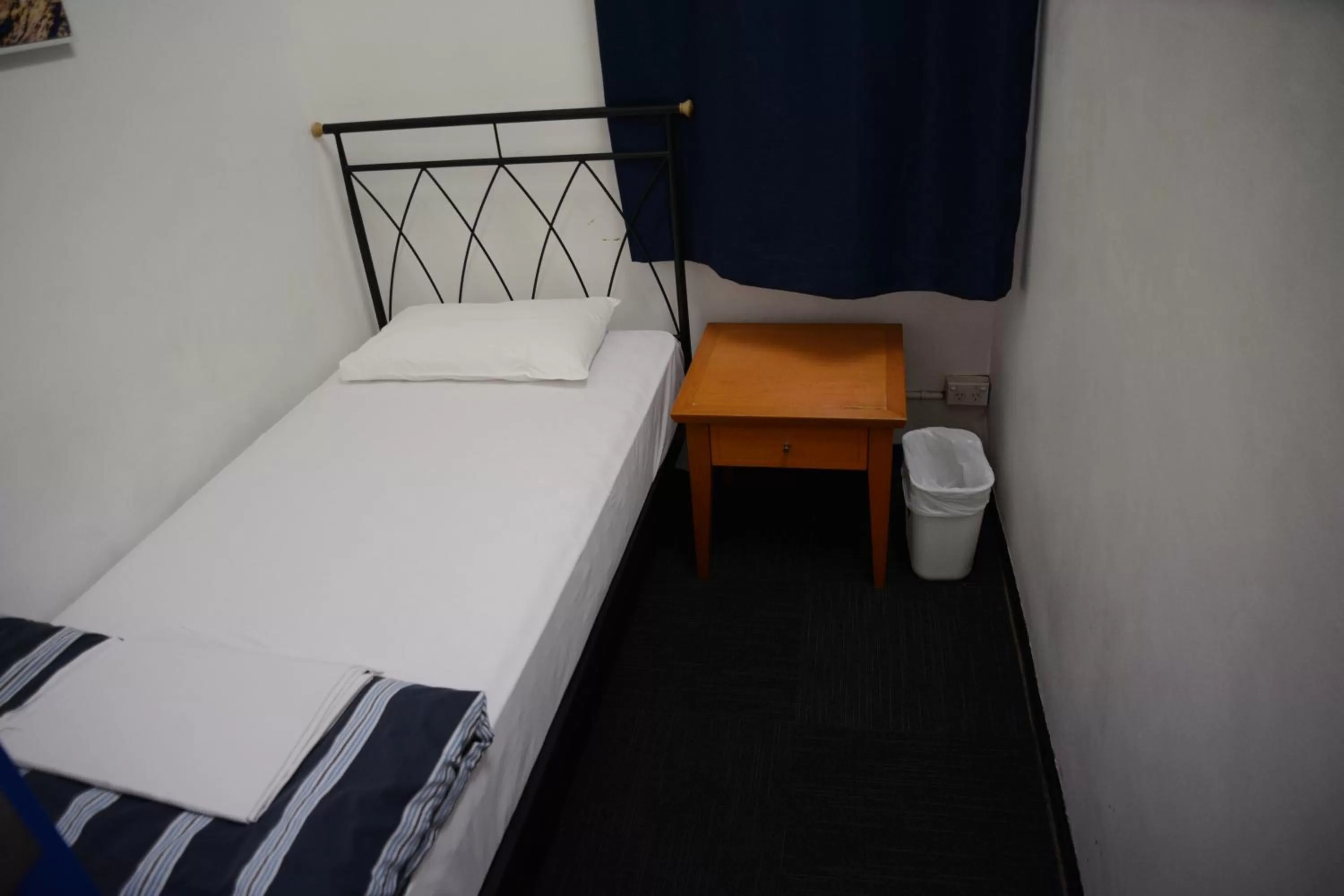 Photo of the whole room, Bed in Maze Backpackers - Sydney