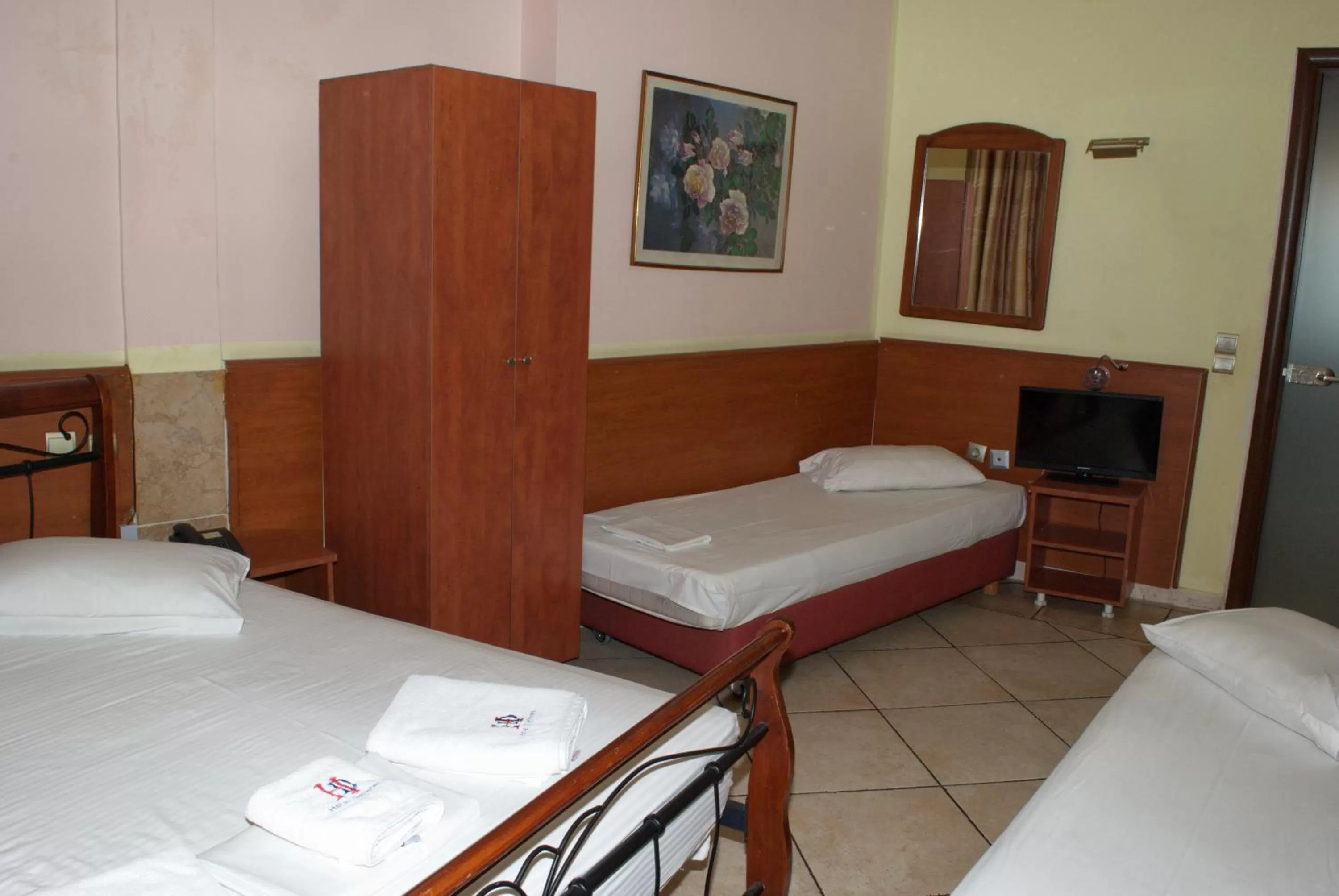 Bed in Diethnes Hotel