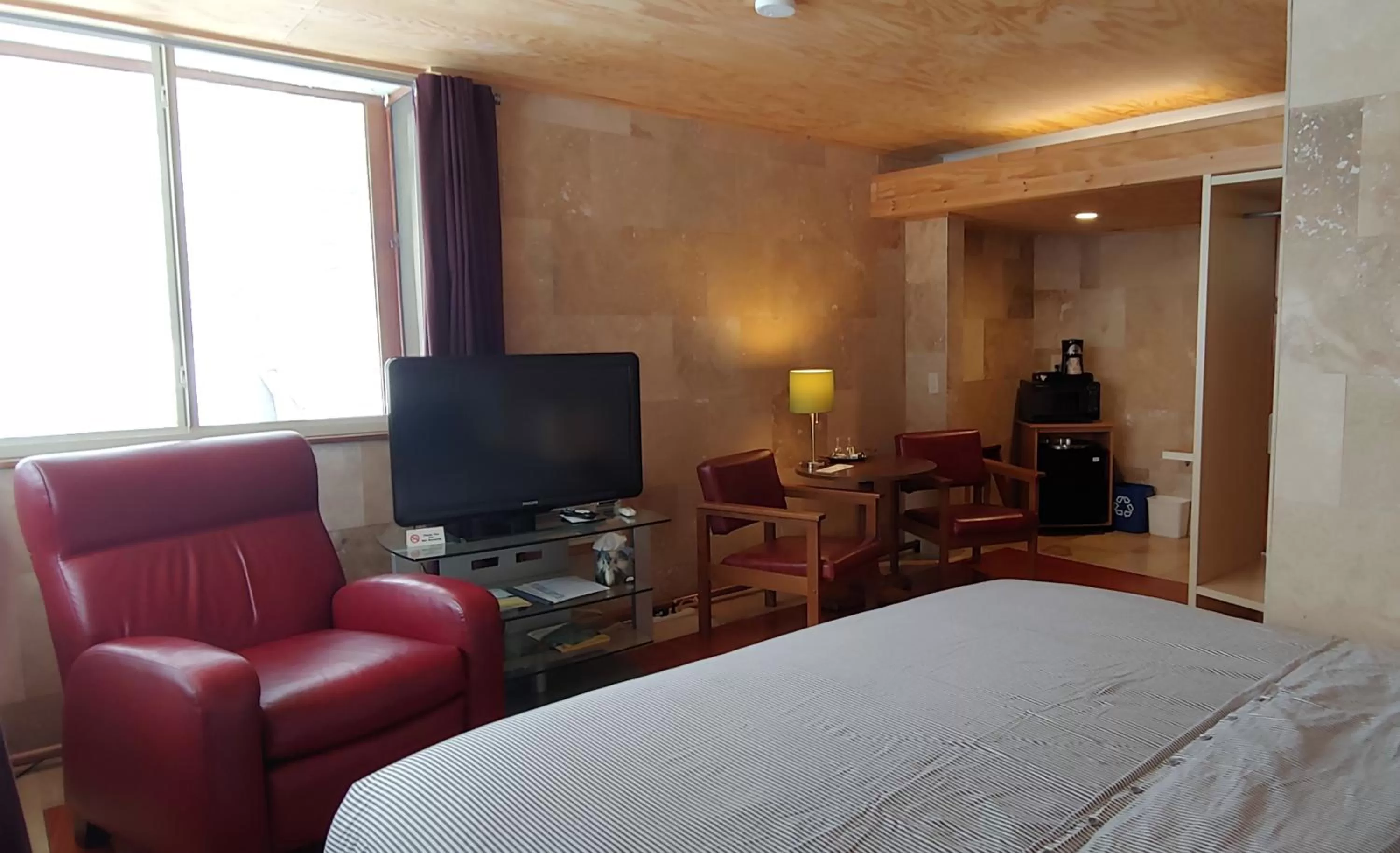 TV/Entertainment Center in The Usonian Inn LLC