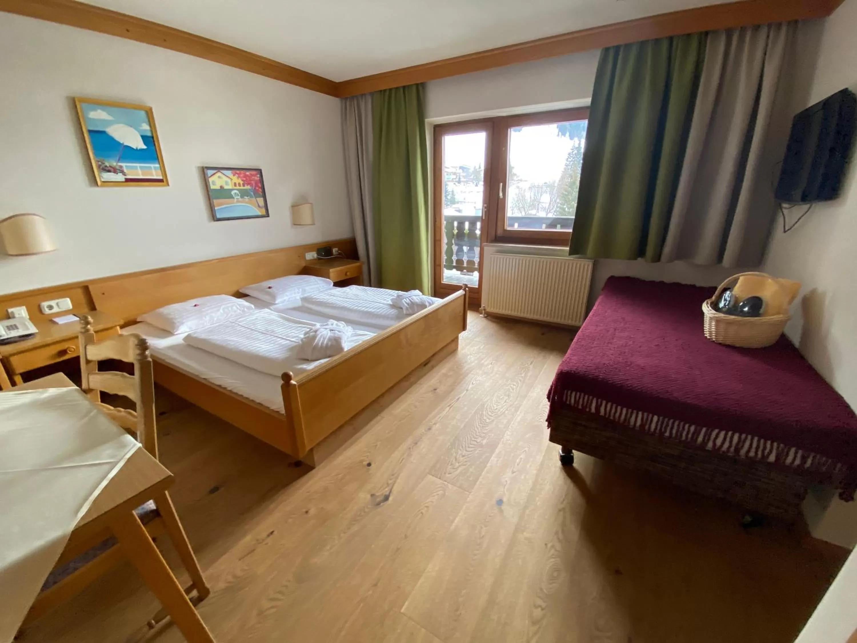 Photo of the whole room, Bed in Stammhaus im Hotel Alpine Palace