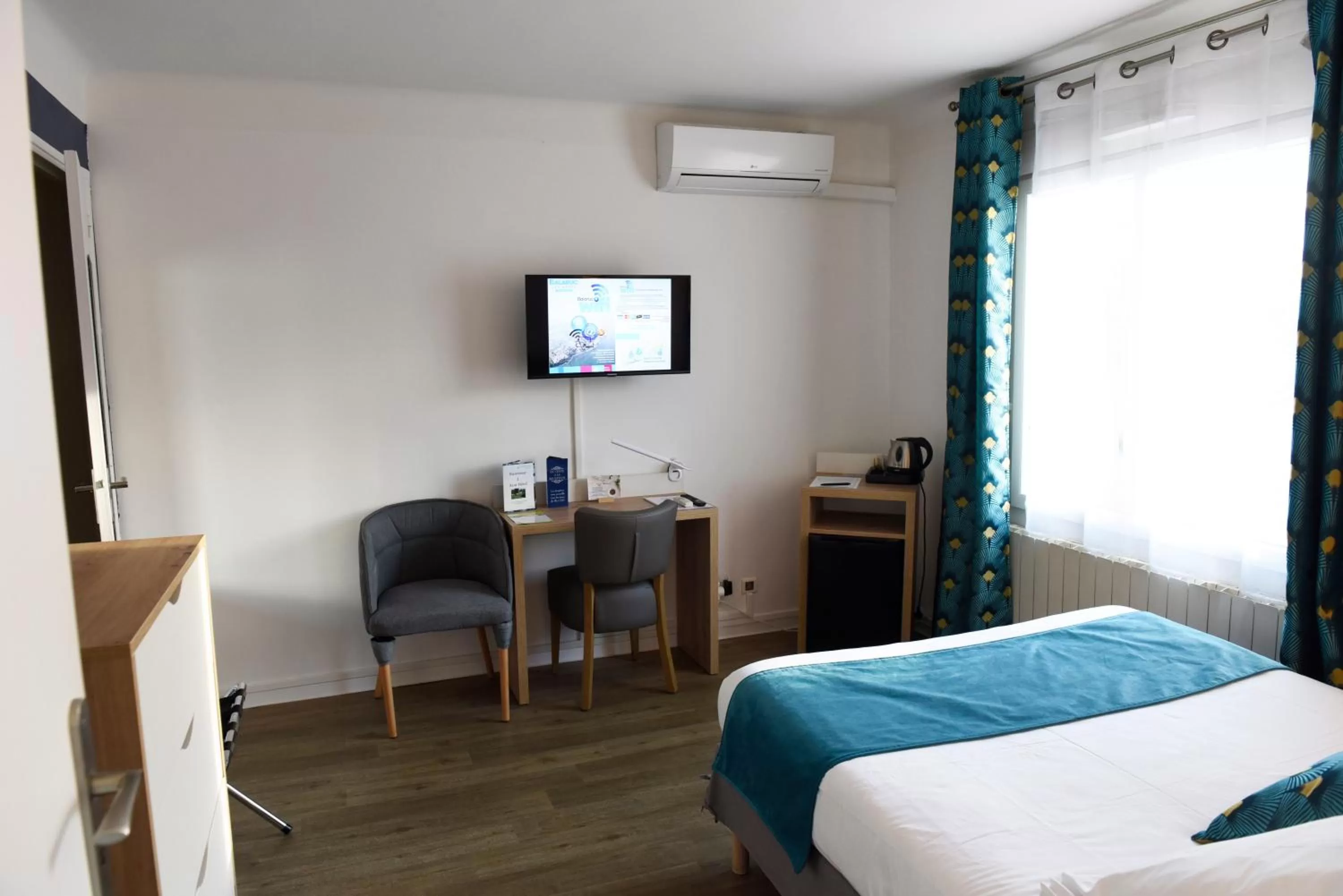 Bedroom in Azur Hôtel