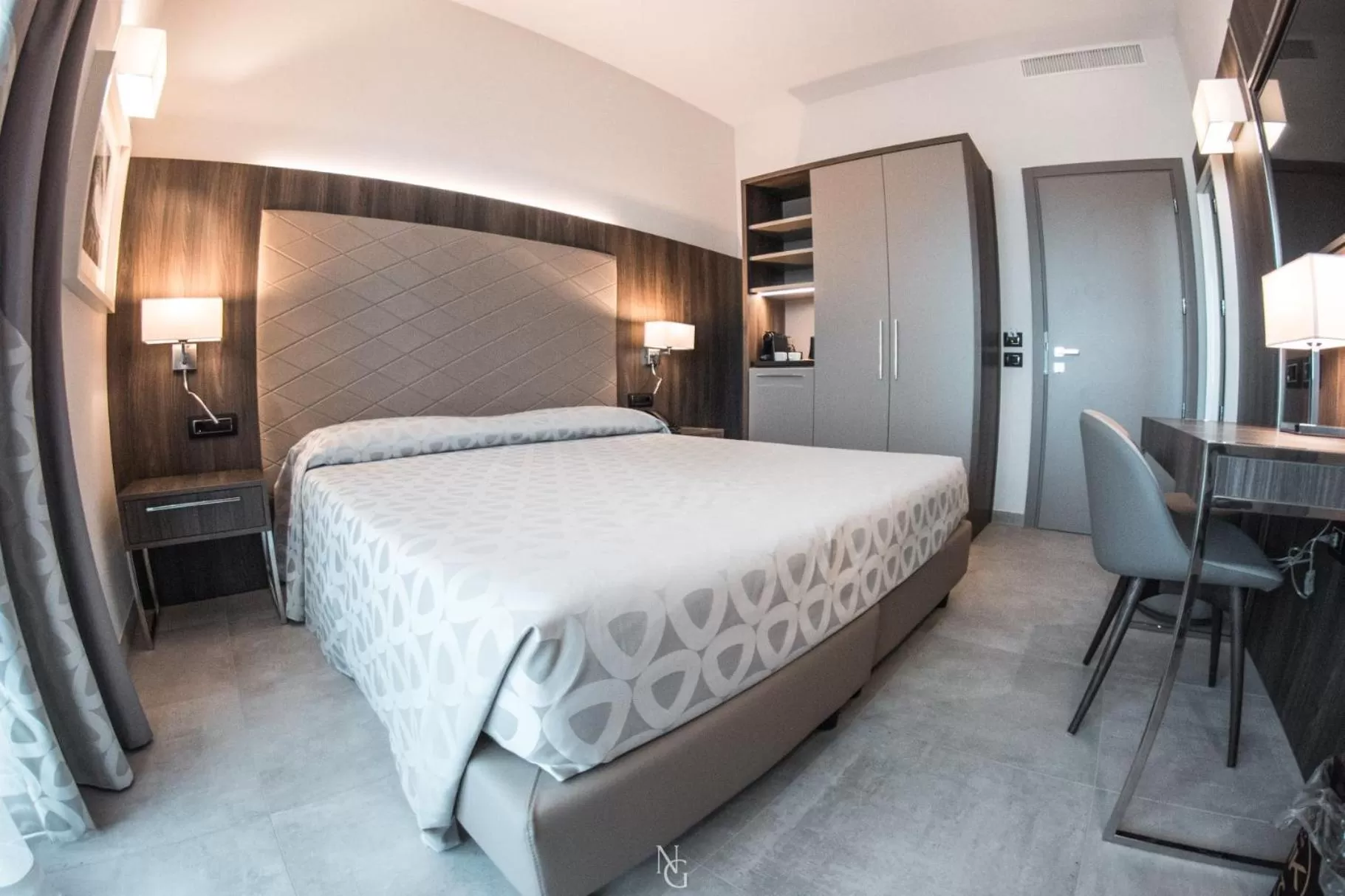 TV and multimedia, Bed in Hotel Kuma