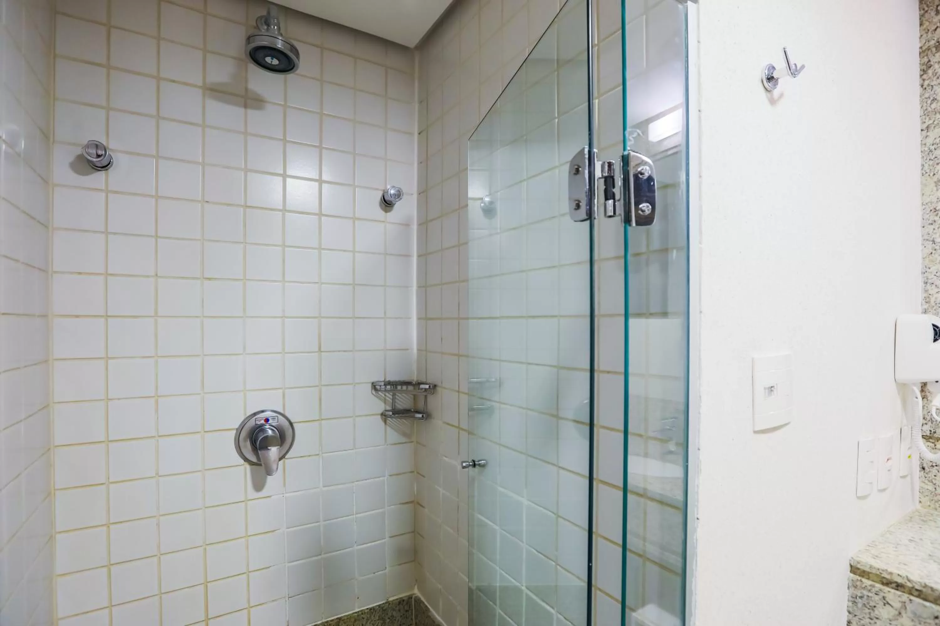 Shower in Comfort Suites Brasília