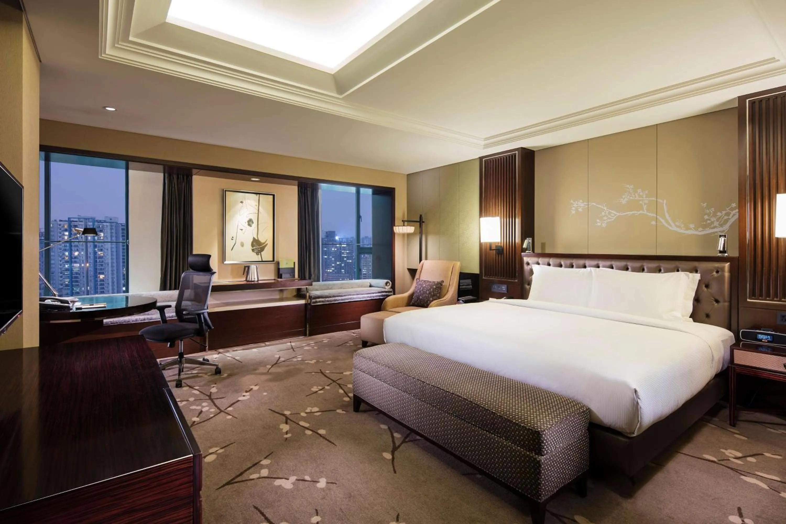 Bedroom, Bed in DoubleTree by Hilton Chongqing - Guanyinqiao railway station