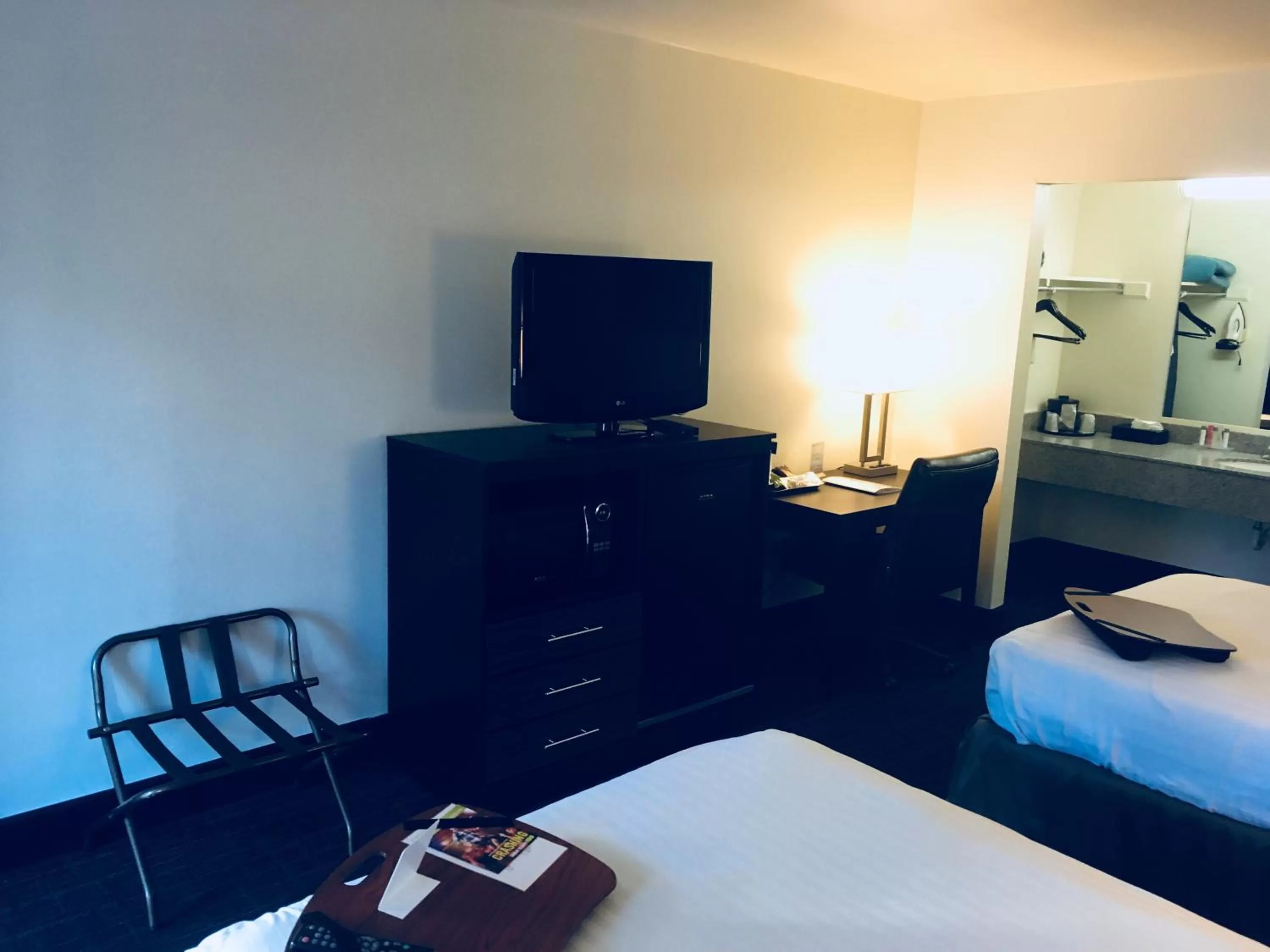 Bedroom, Bed in St. Michaels Inn