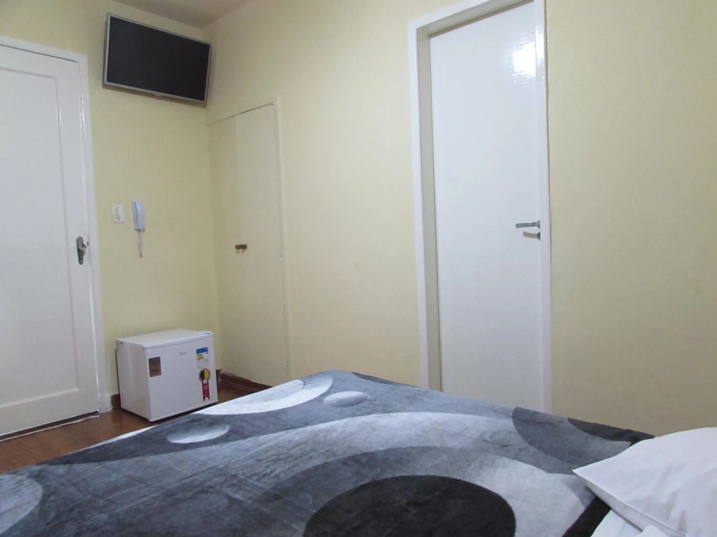 Bed in Hotel Monteneve a 2 minutos do Bom Retiro, a 8 minutos da 25 de Março a 100 metros da estação de trem para Aeroporto Internacional de Guarulhos