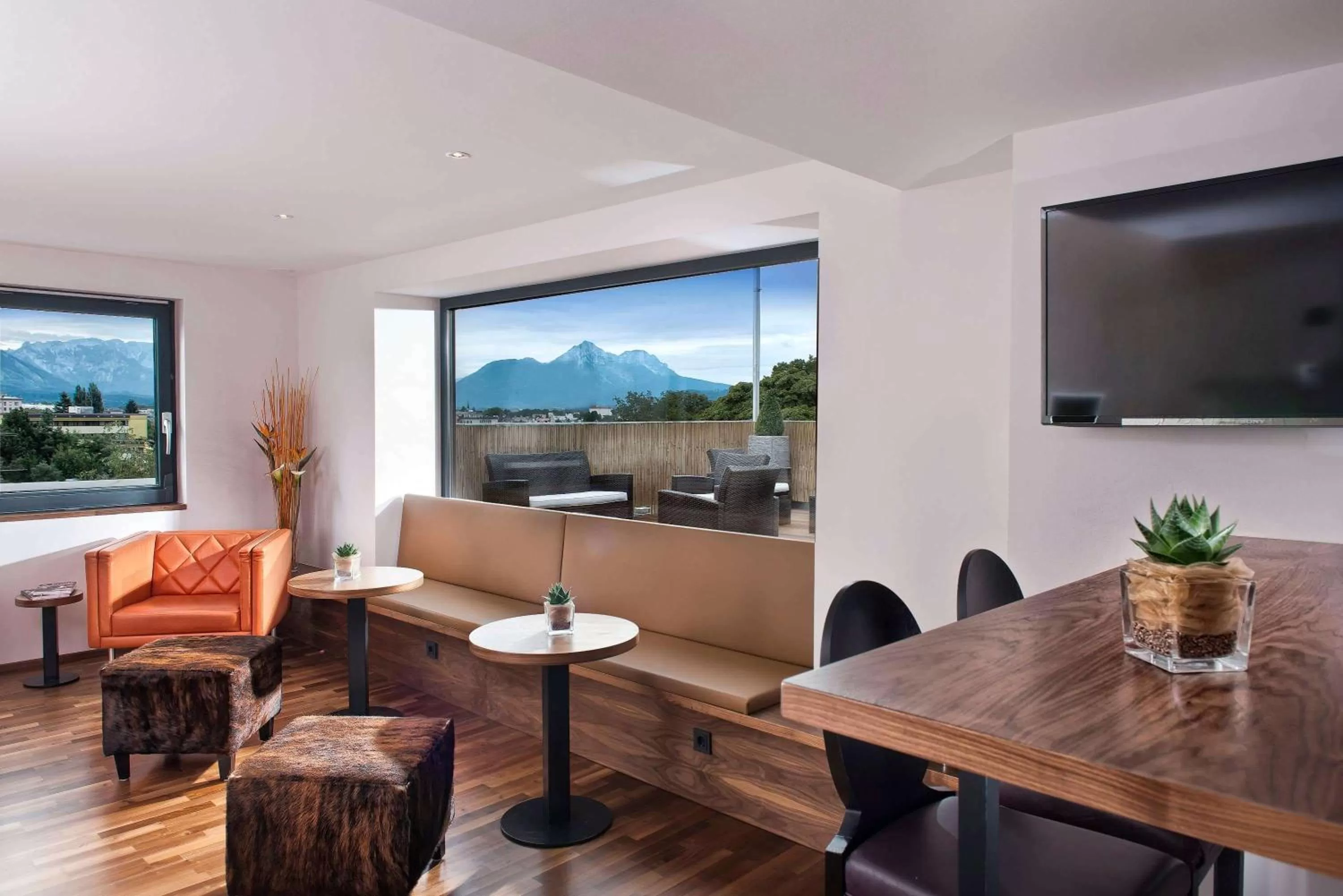 Lounge or bar in Wyndham Grand Salzburg Conference Centre