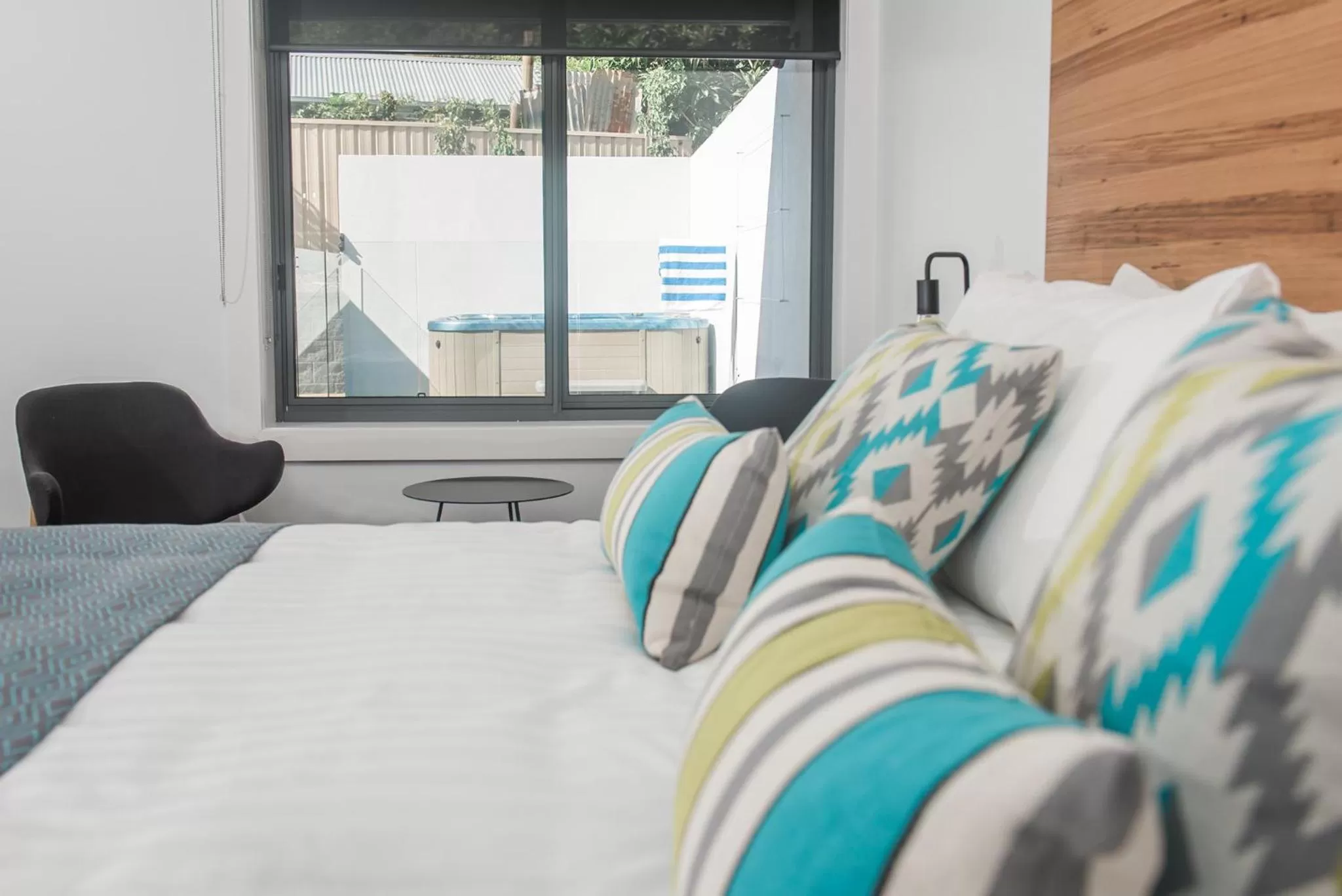 Hot Tub, Bed in Bright Colonial Motel