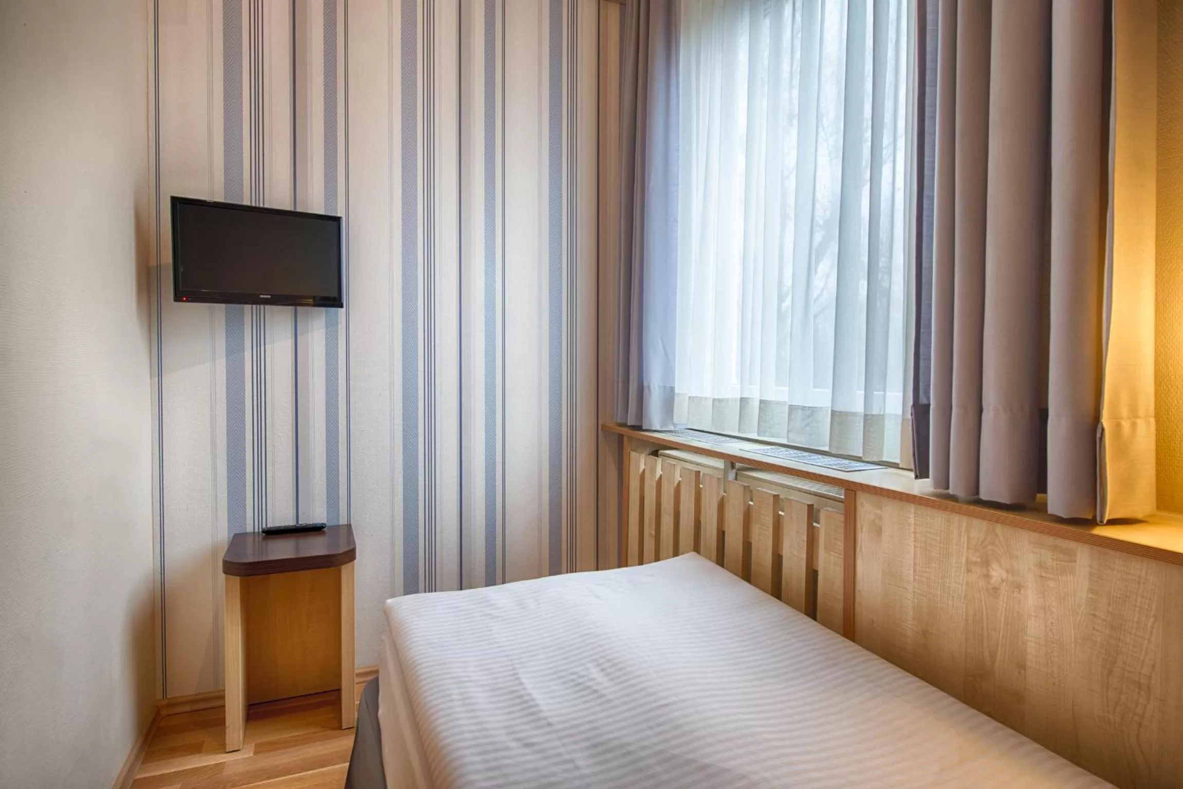 Photo of the whole room, Bed in enjoy hotel Berlin City Messe