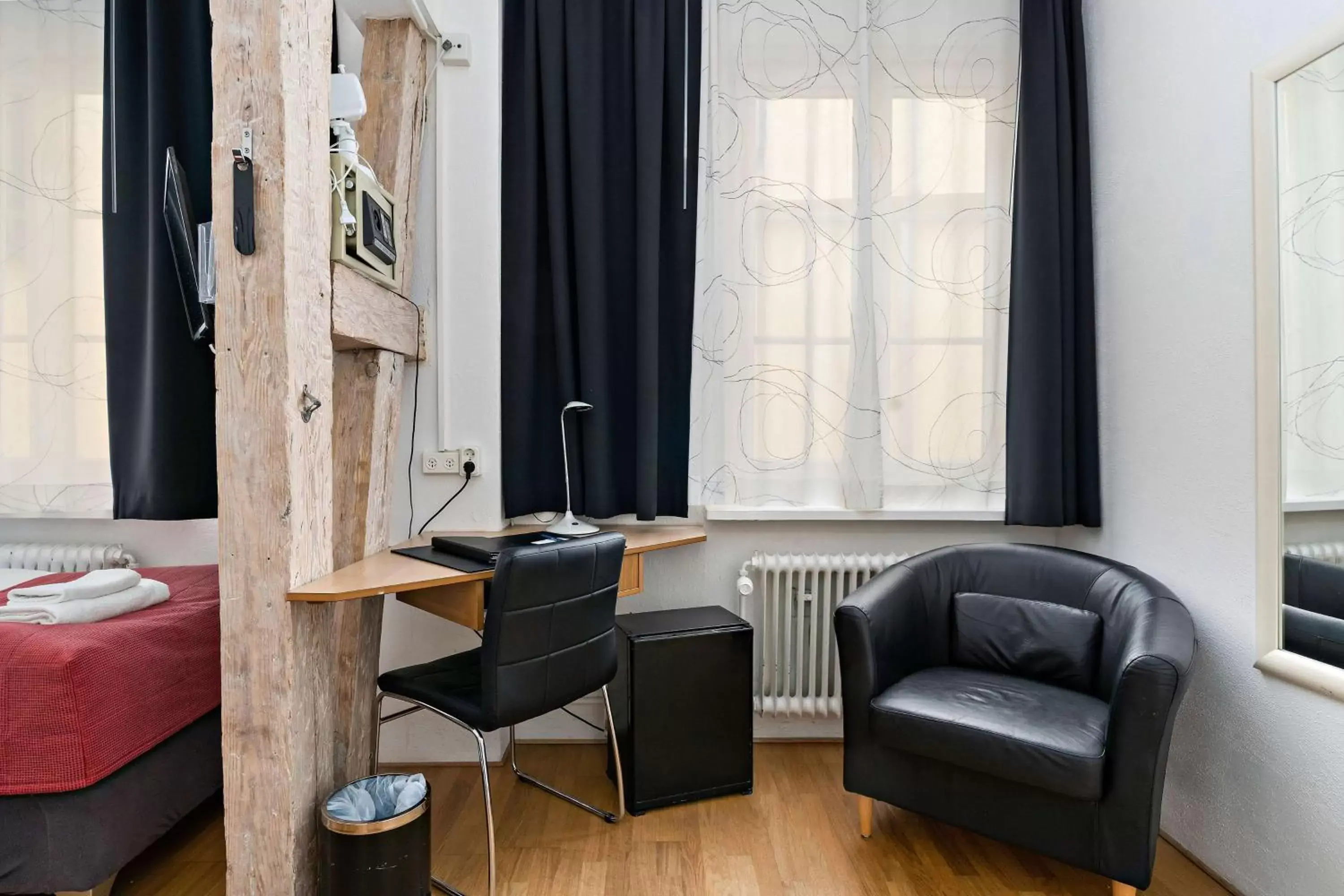 Standard Double Room with Two Single Beds in Best Western Hotel Anno 1937 Standard Double Room with Two Single Beds in Best Western Hotel Anno 1937