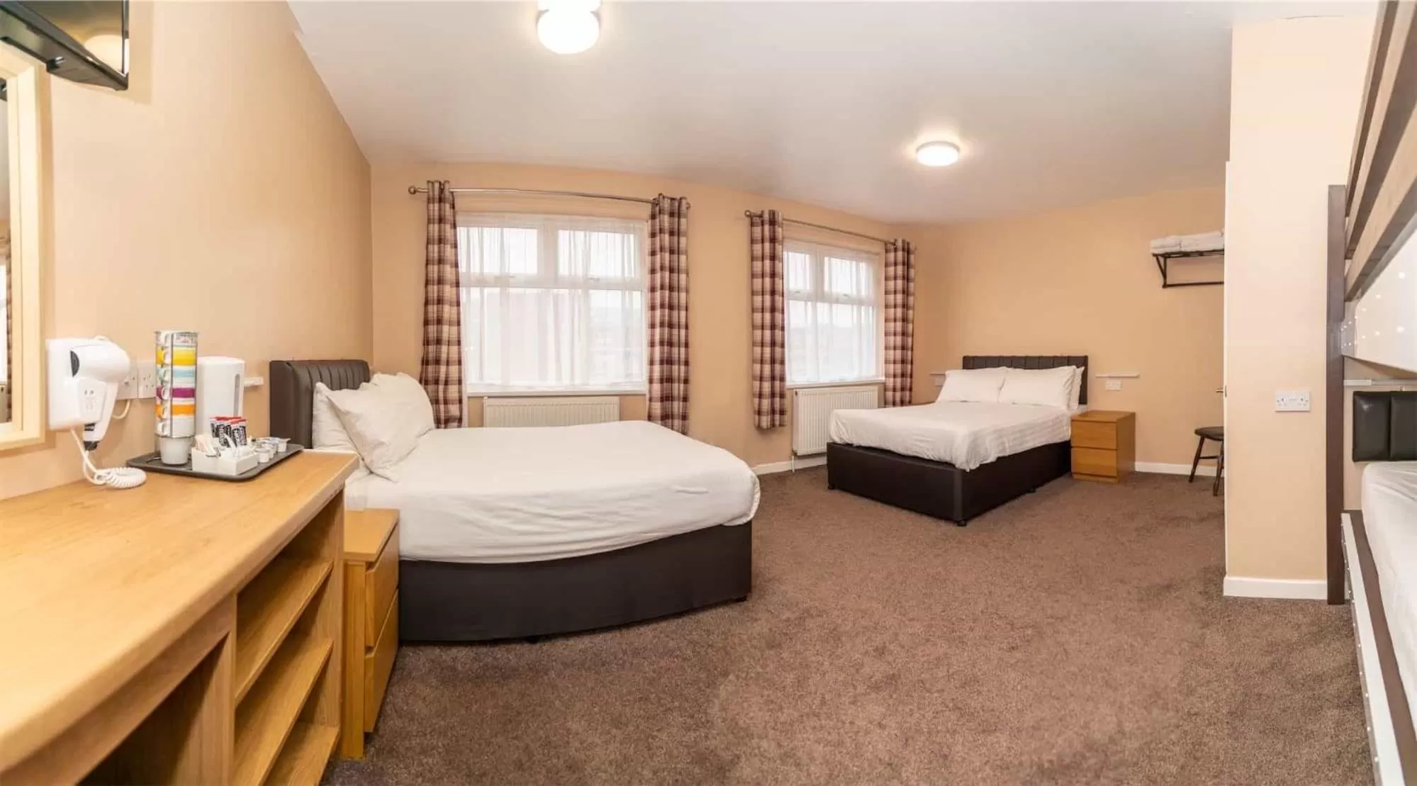 Bedroom, Bed in The Lawton