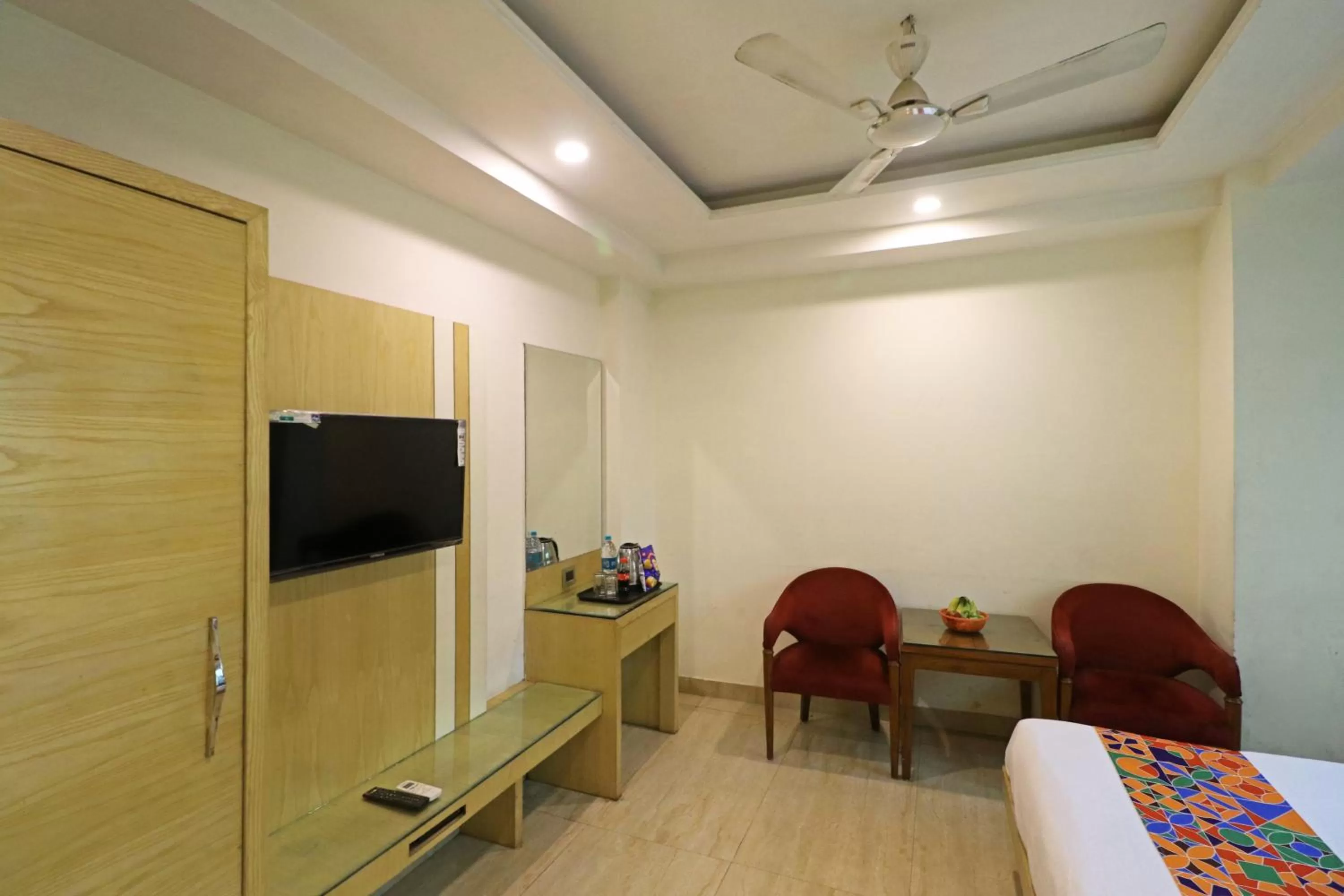 Food, Bed in The Hotel Mohit -5 Minutes Walk From New Delhi Railway Station - Paharganj