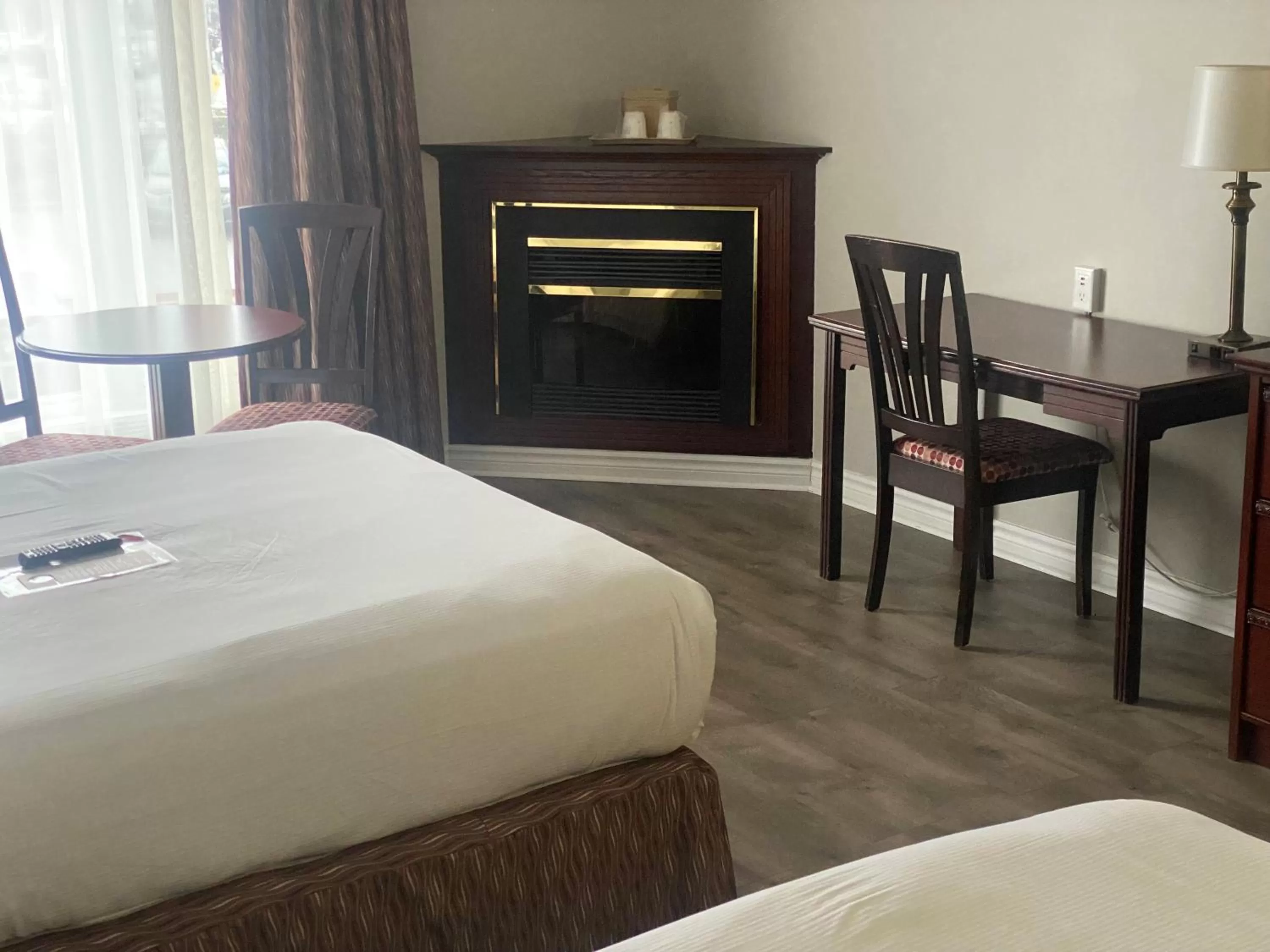 Bedroom in Ramada Plaza by Wyndham Gatineau/Manoir du Casino