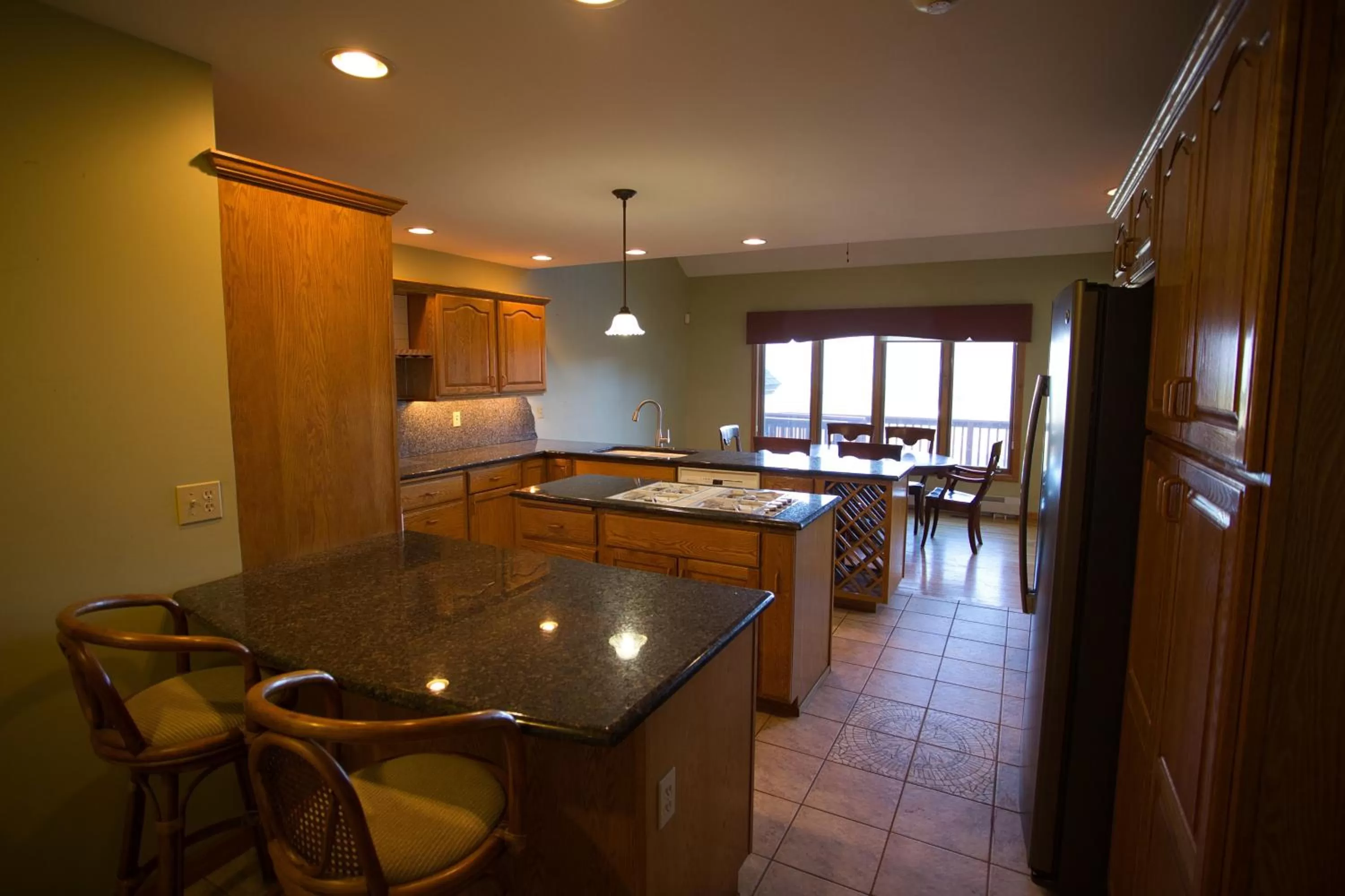 Kitchen or kitchenette in Hill View Motel and Cottages