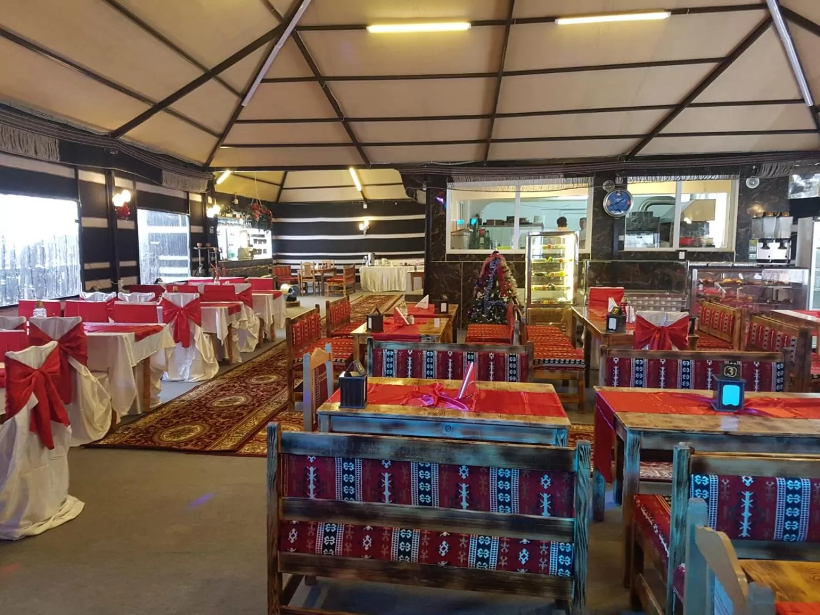 Restaurant/places to eat in Hotel Green Palace