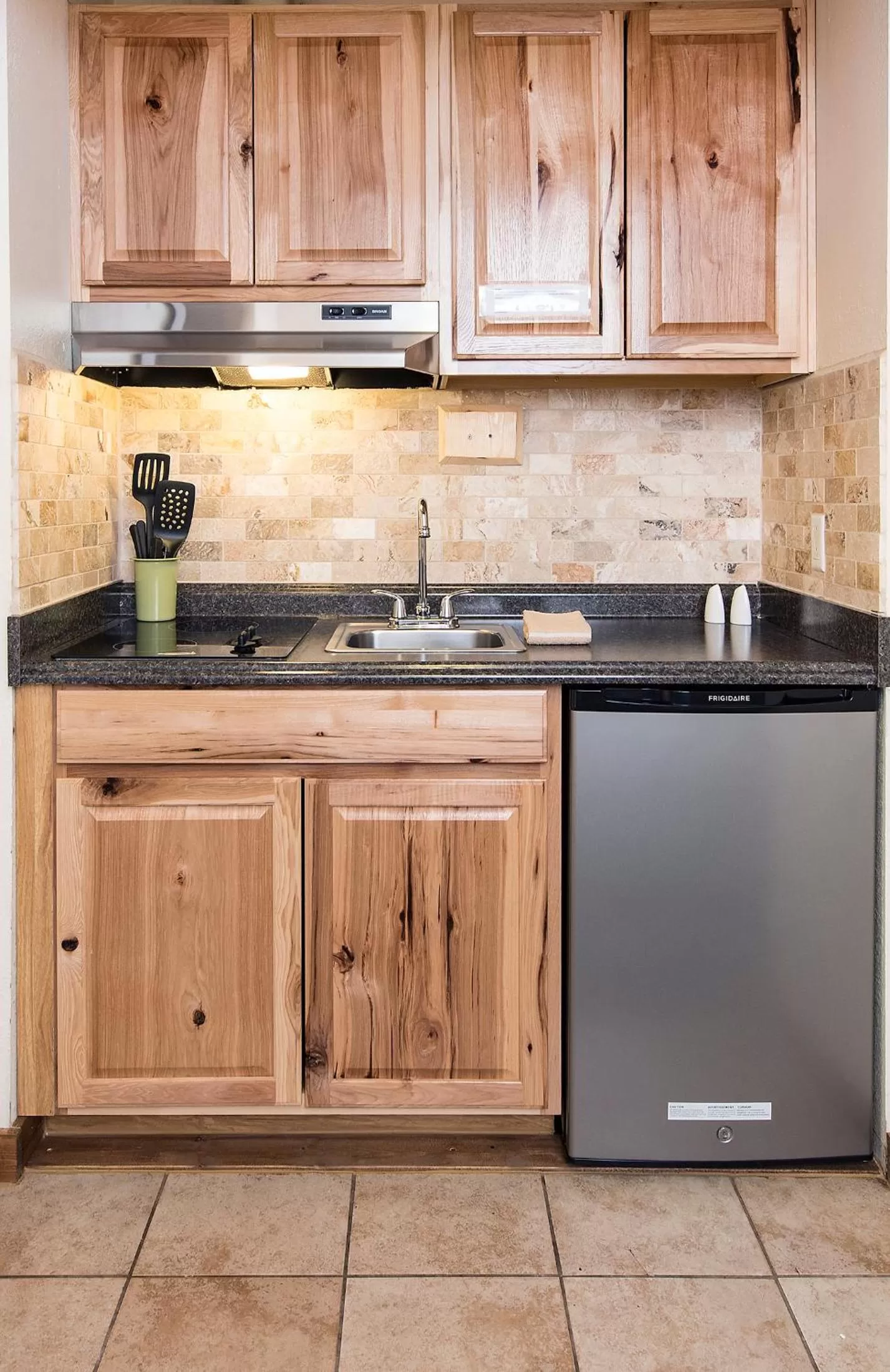 Kitchen or kitchenette in Elk Refuge Inn