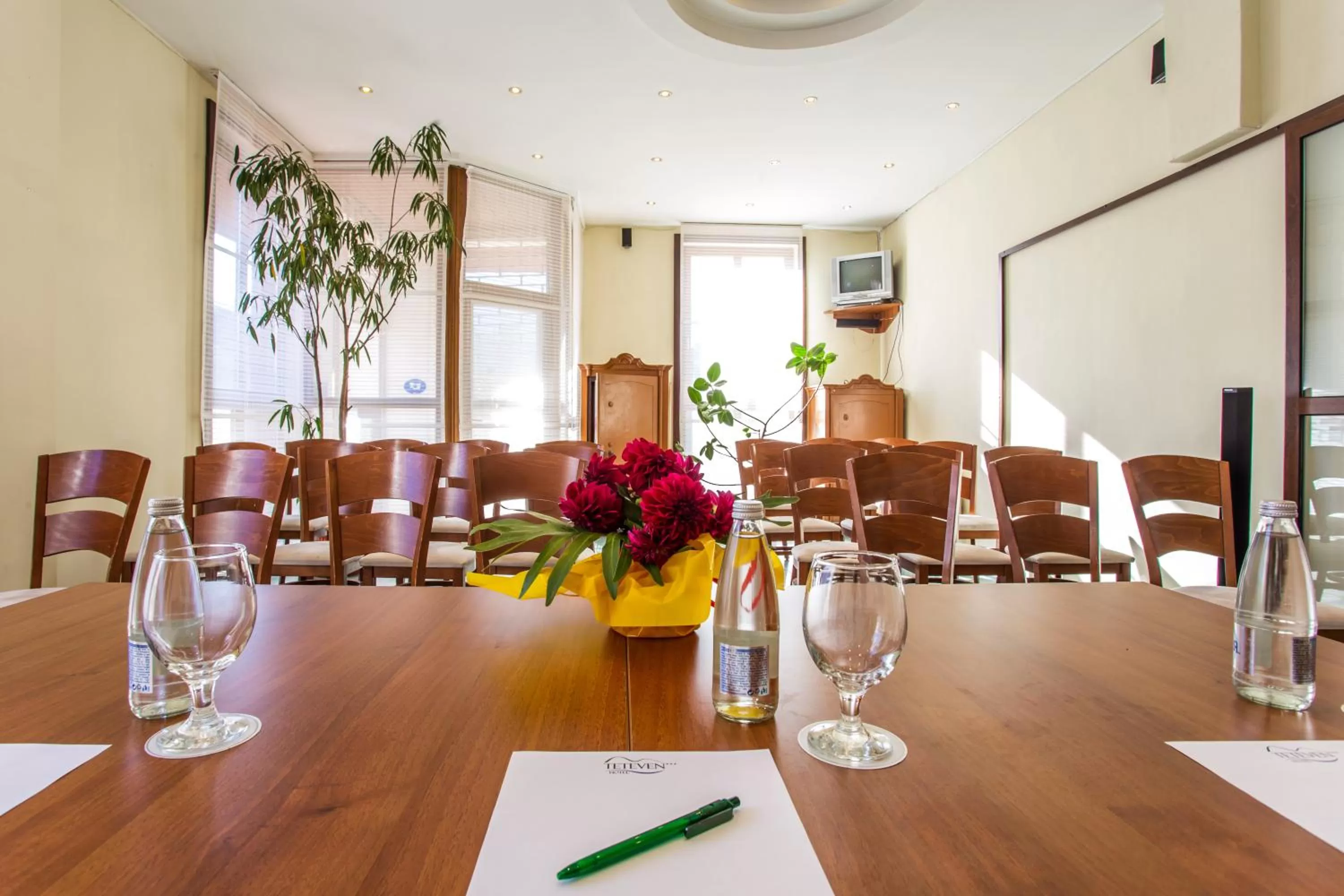 Meeting/conference room, Restaurant/Places to Eat in Family Hotel Teteven