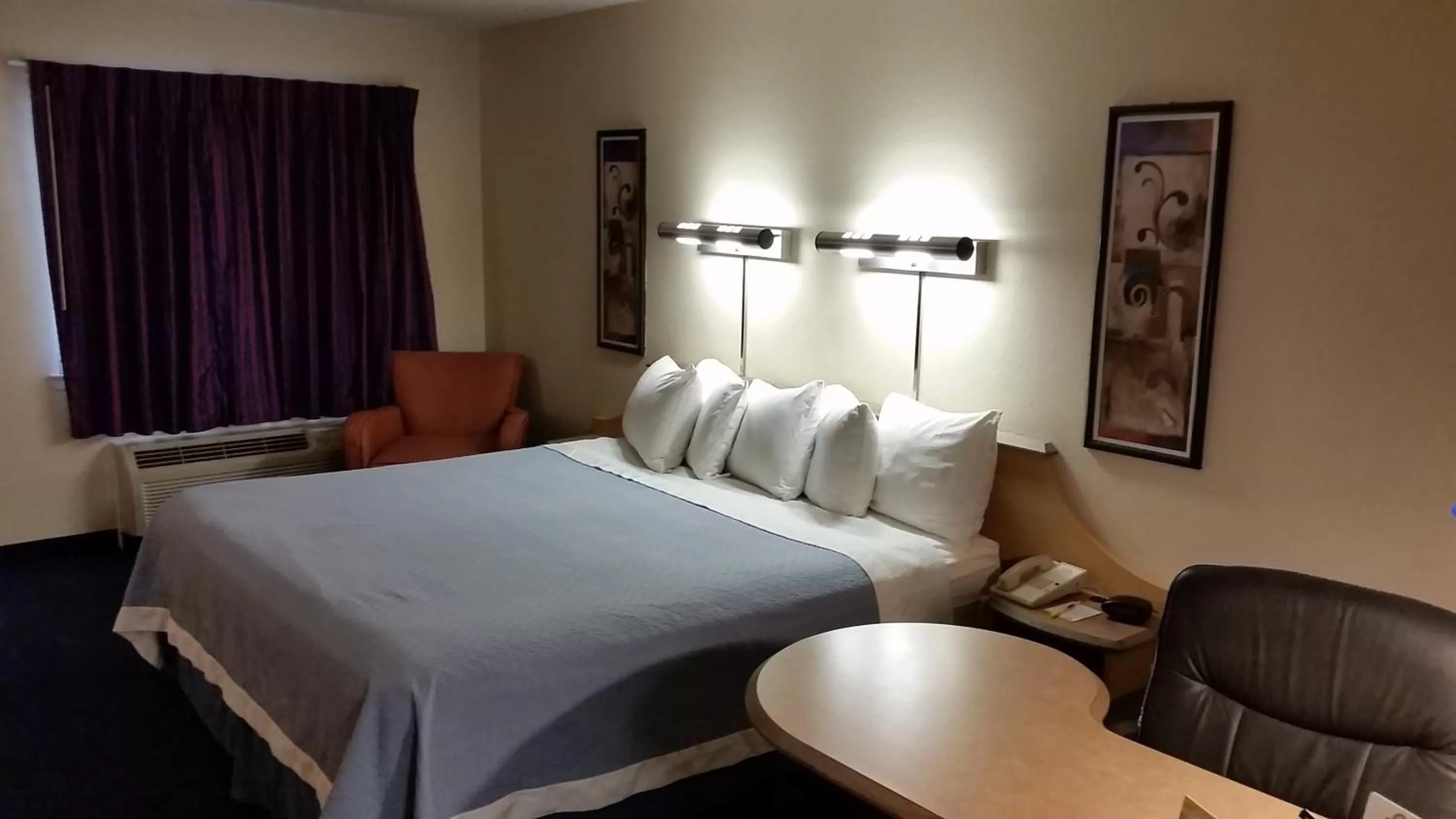 Photo of the whole room, Bed in Days Inn by Wyndham Buena Park Anaheim