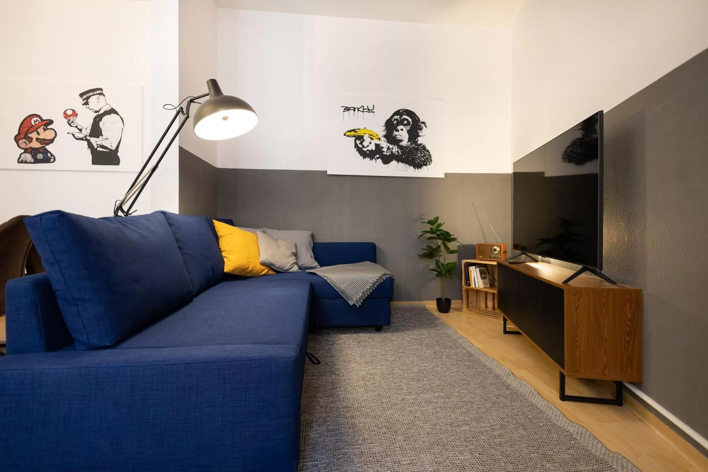 Living room, Seating Area in Ko-Living Space an der Oper - Street Art Design Apartments