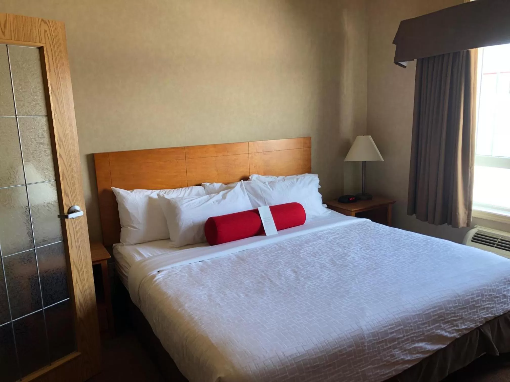 Bedroom, Bed in Ramada by Wyndham Ponoka