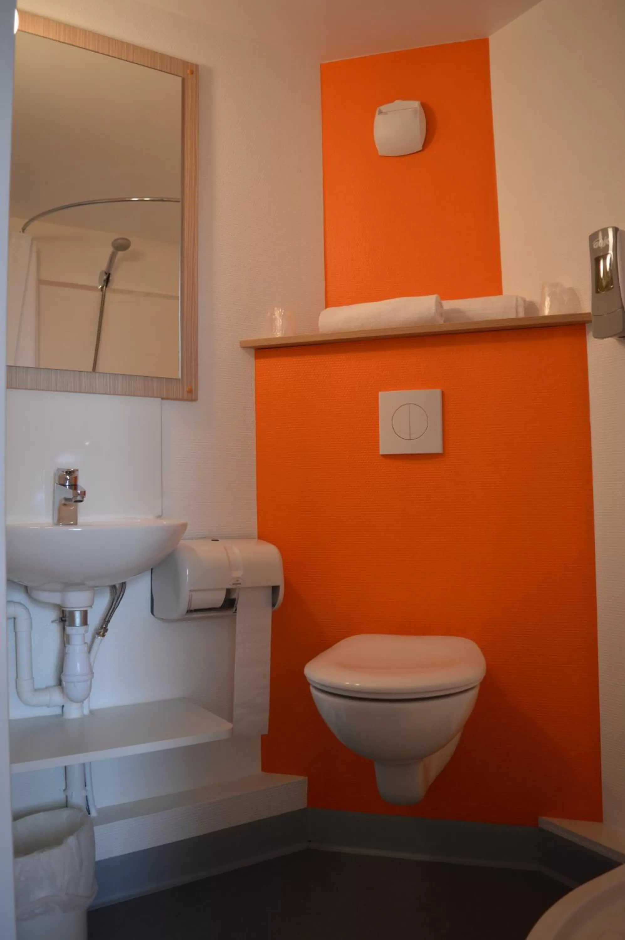 Toilet in Premiere Classe Agen