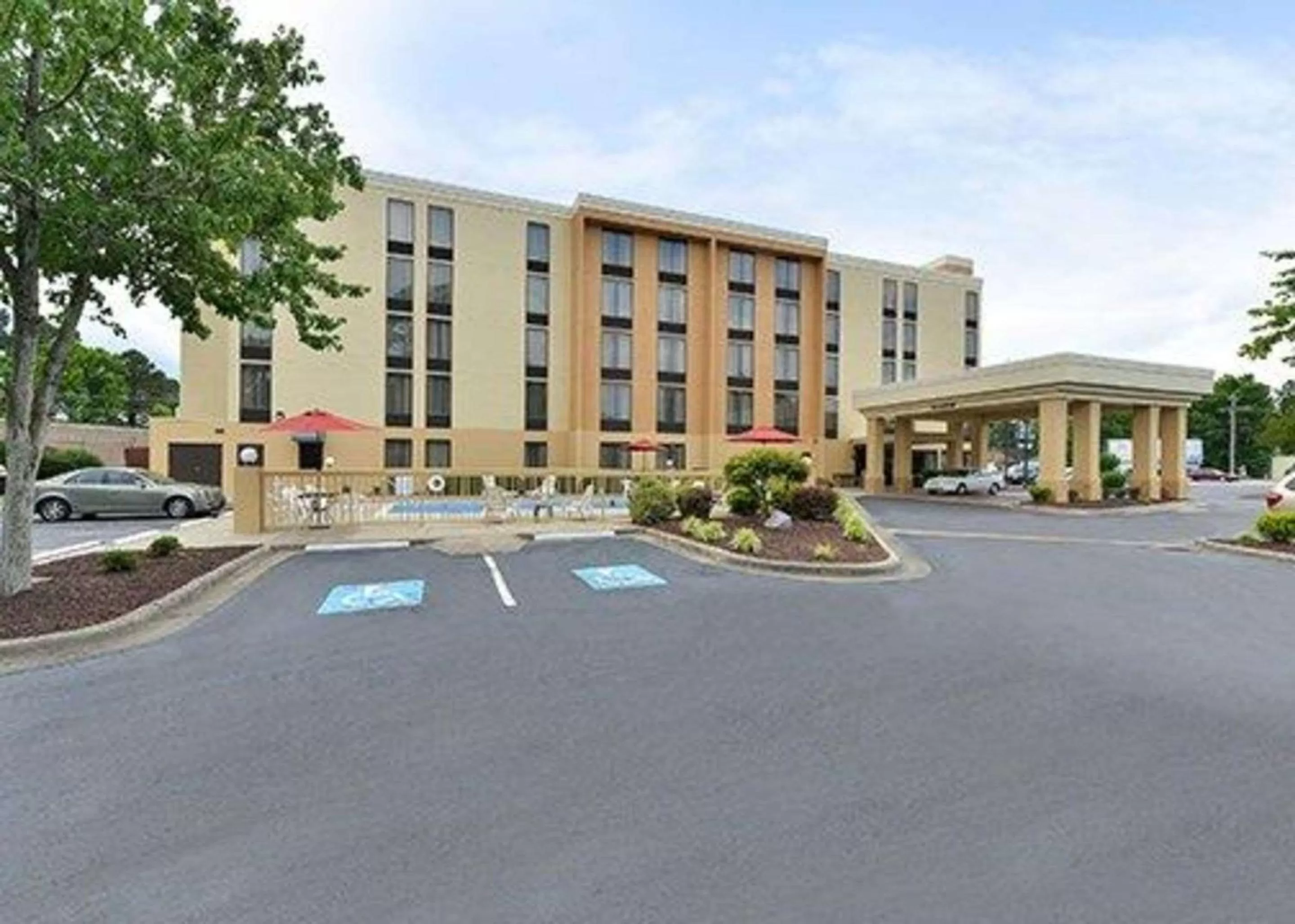 Property building in Comfort Inn Elizabeth City near University