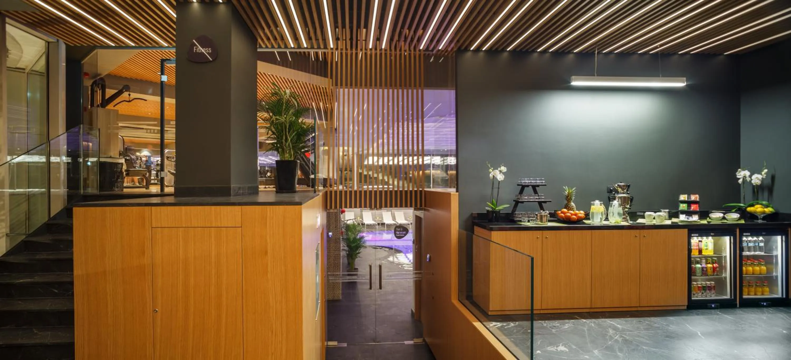 Lounge or bar in Crowne Plaza Bucharest by IHG