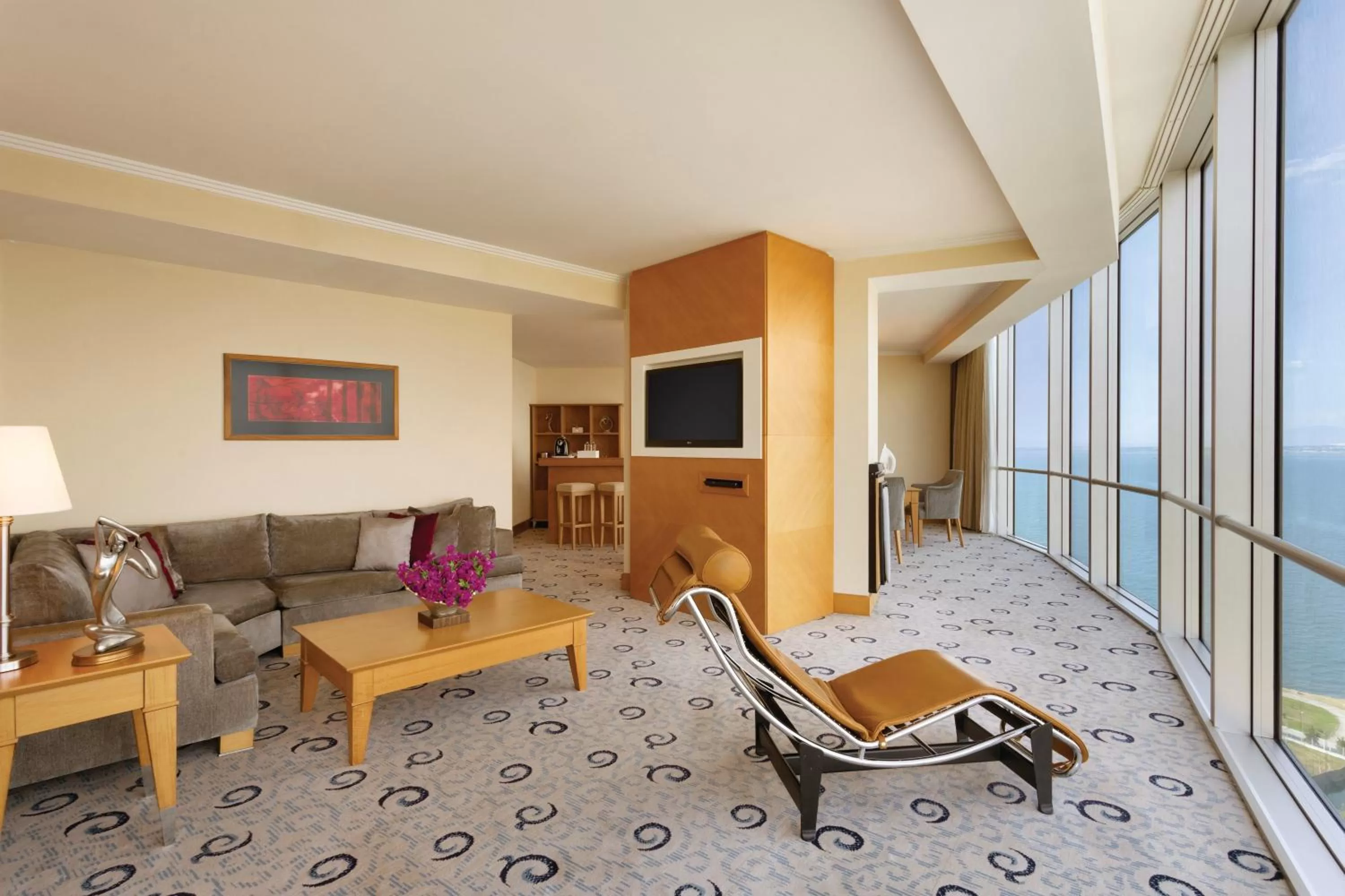 Living room in Wyndham Grand Izmir Ozdilek Thermal & Spa