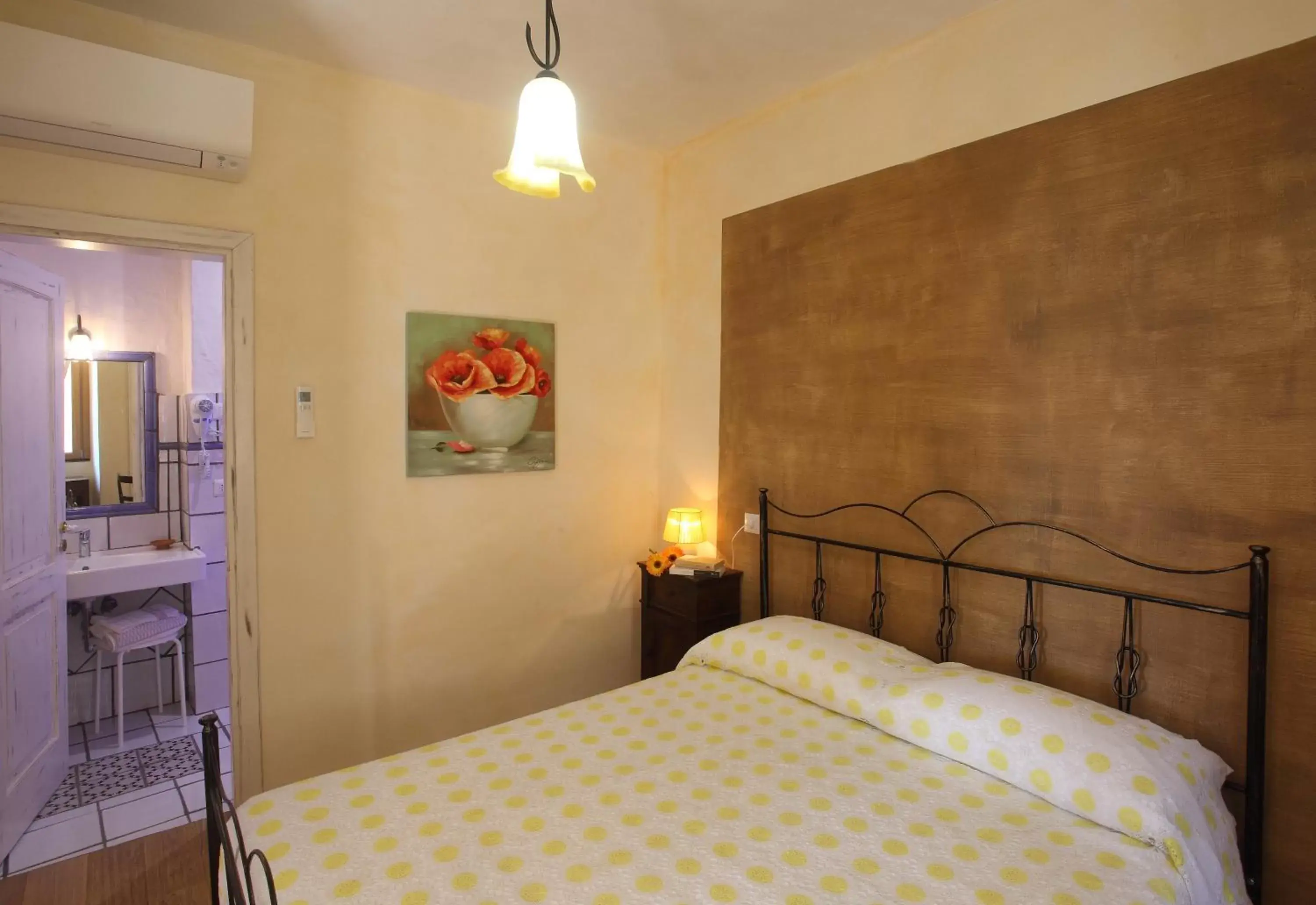 Double Room with Private Bathroom in B&b La Fontana Borbone Double Room with Private Bathroom in B&b La Fontana Borbone