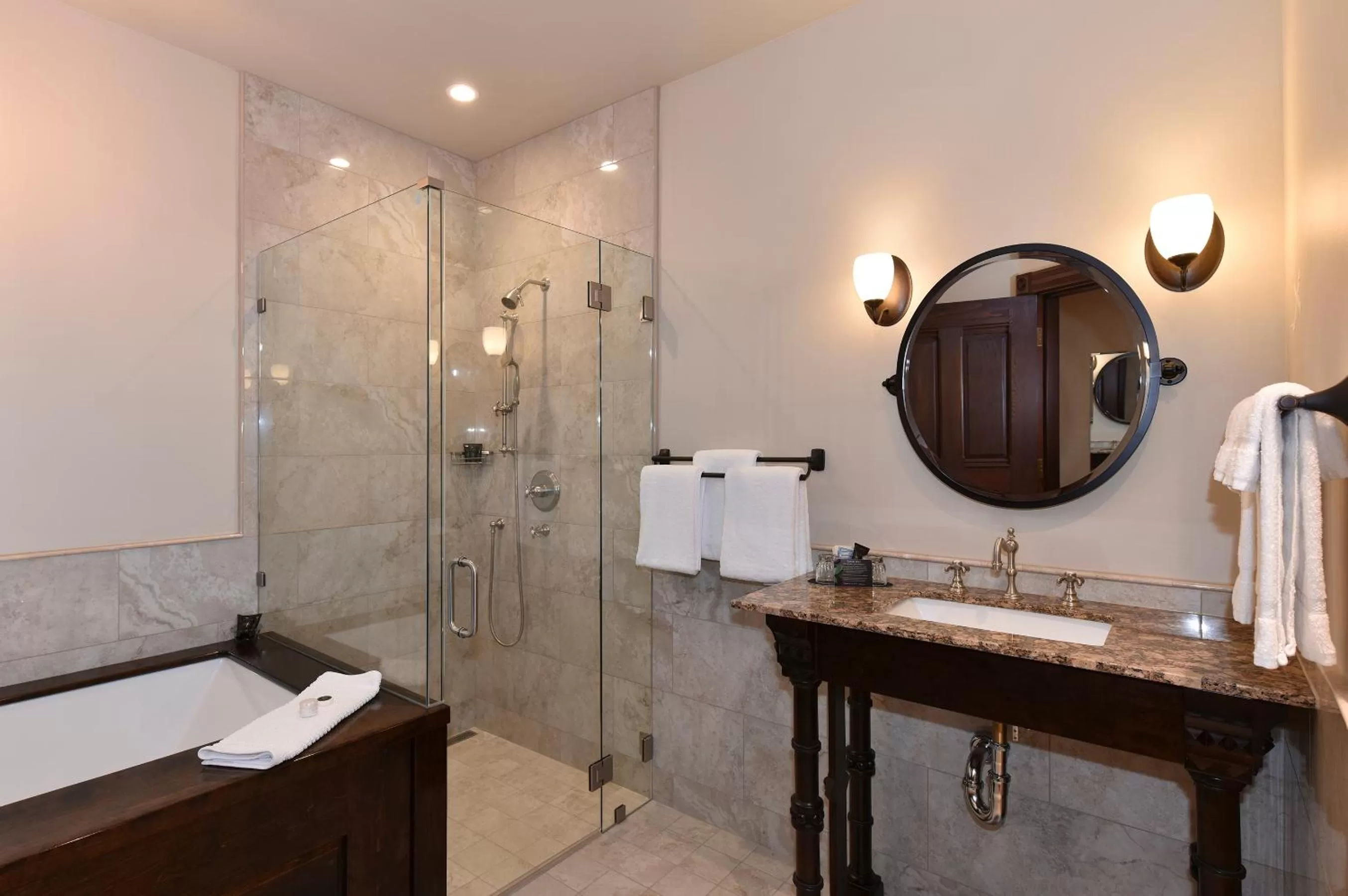 Shower in Blackbird Inn