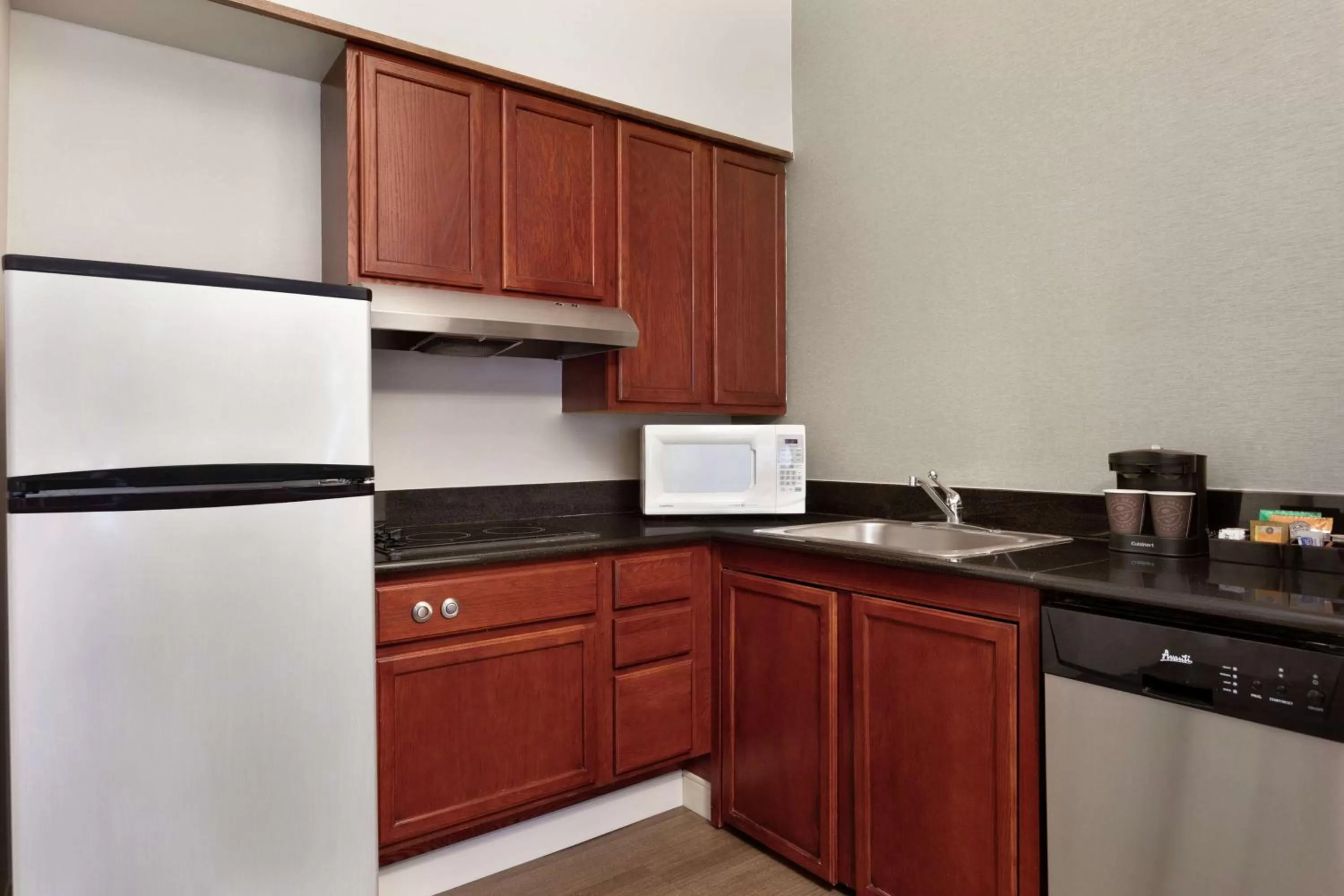 Kitchen or kitchenette in Homewood Suites by Hilton Columbus-Dublin
