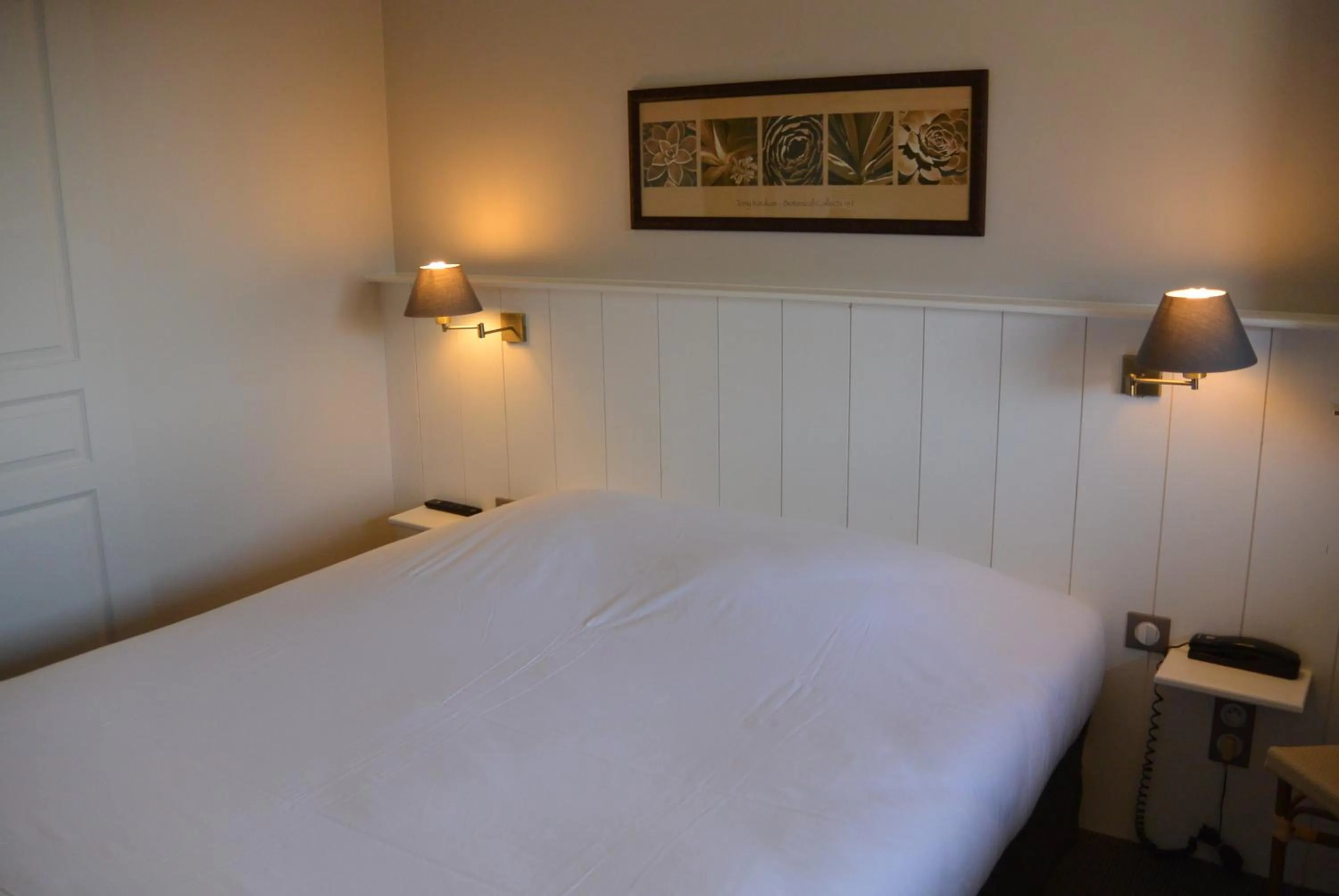 Bed in Hotel Nuit Et Jour - La Maison de Lucile