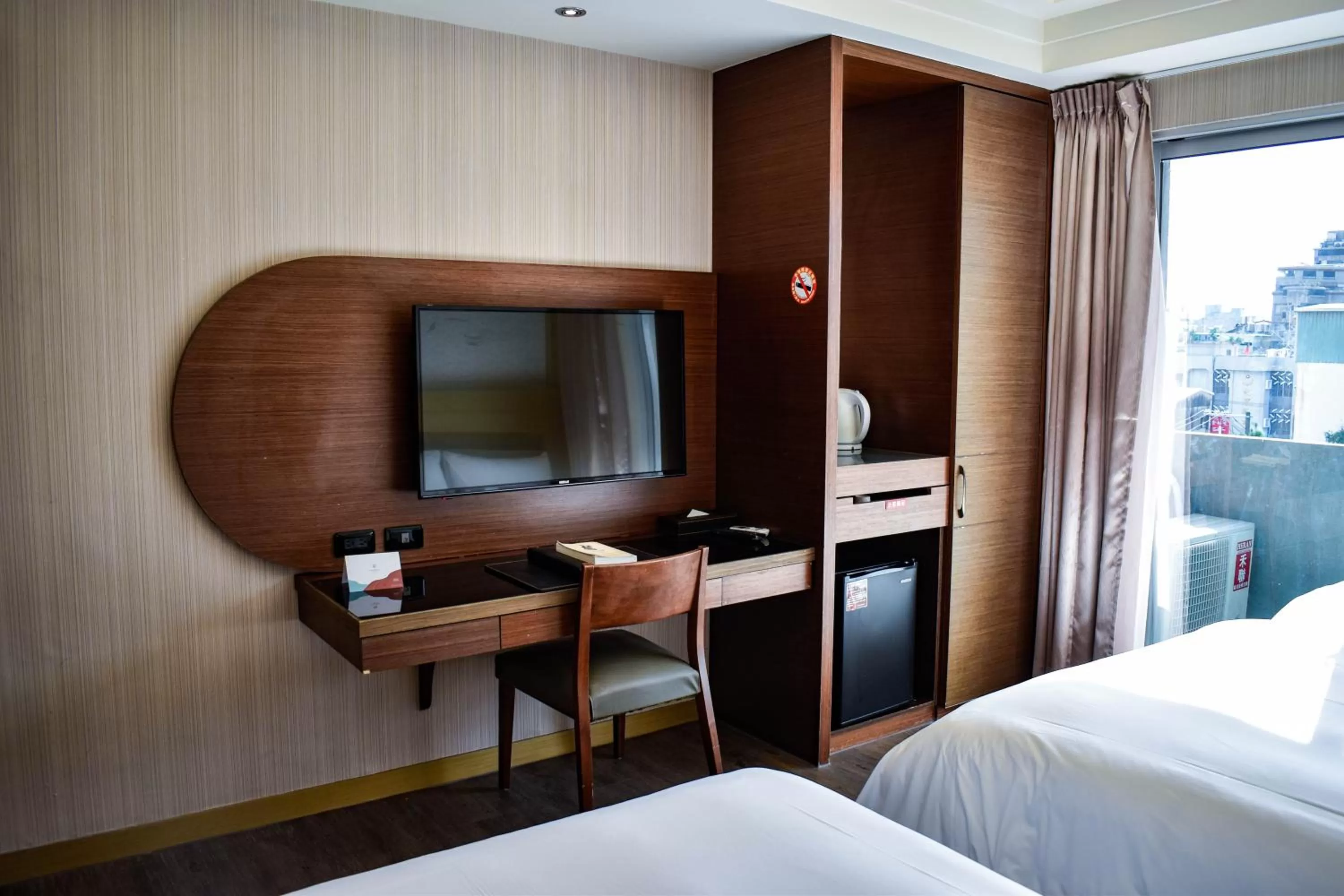 TV and multimedia, Bed in Talmud Hotel Tainan