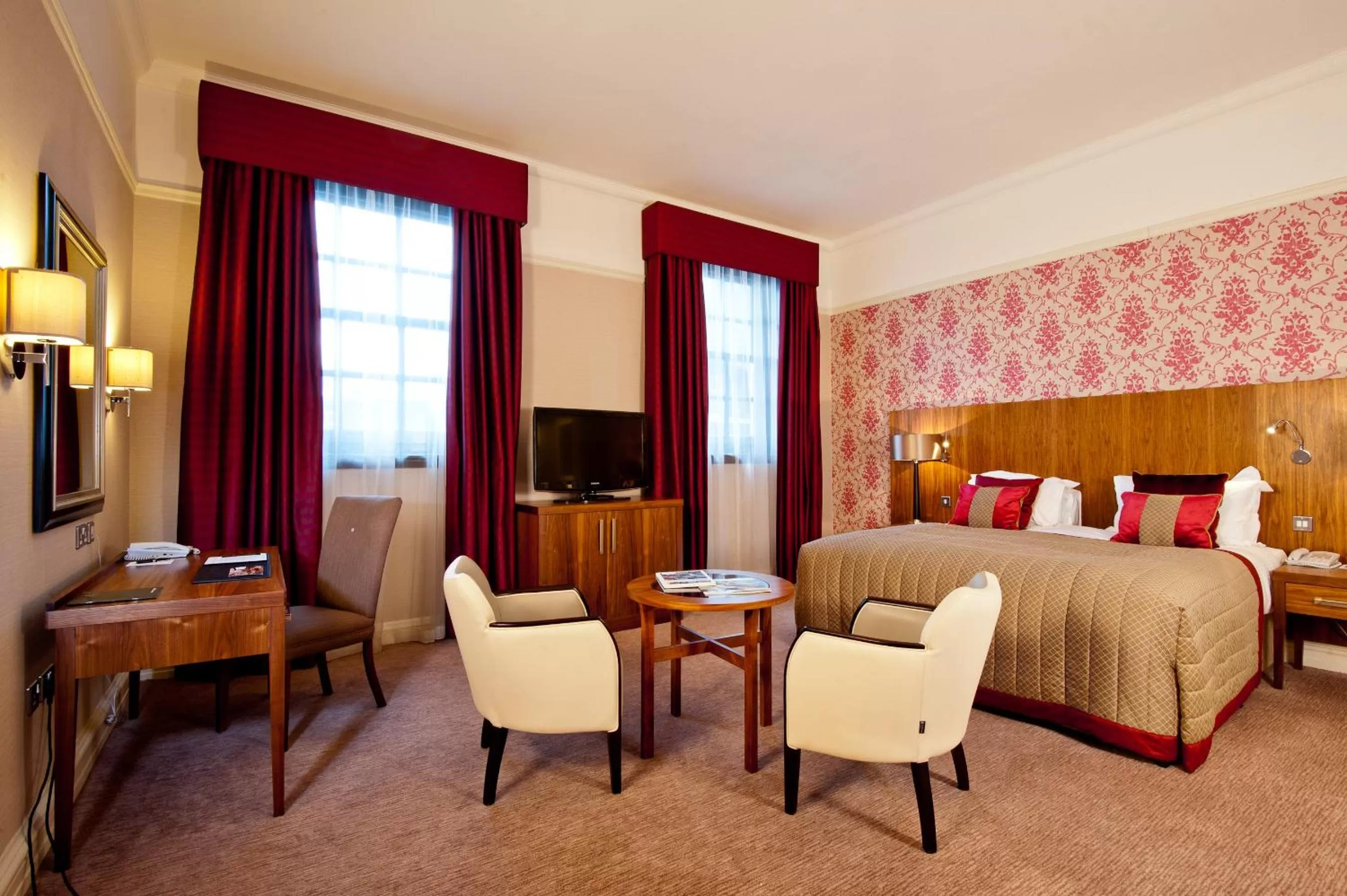 Photo of the whole room, Bed in The Grand, York