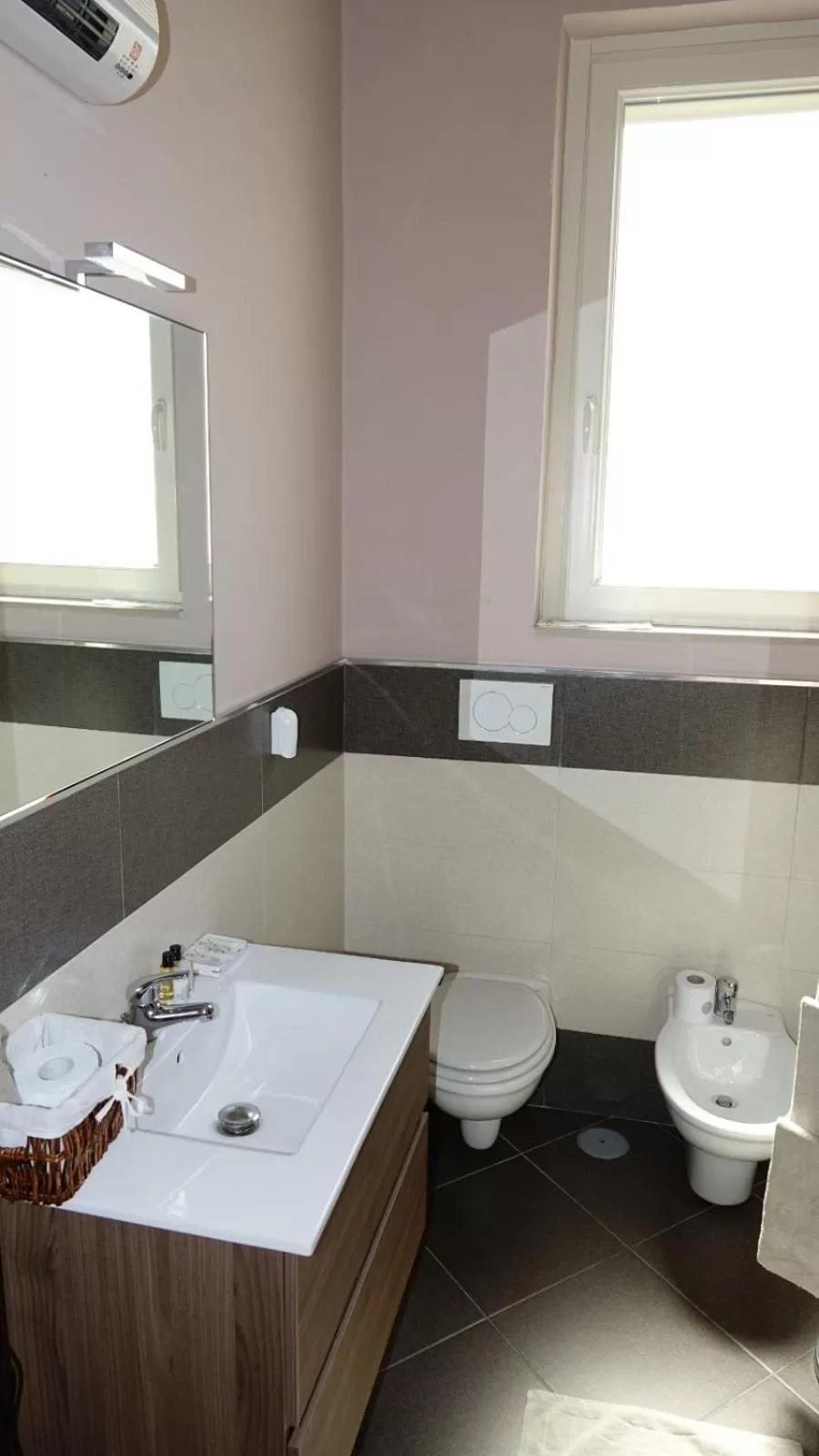 Bathroom in Cairoli Exclusive Rooms & Suite