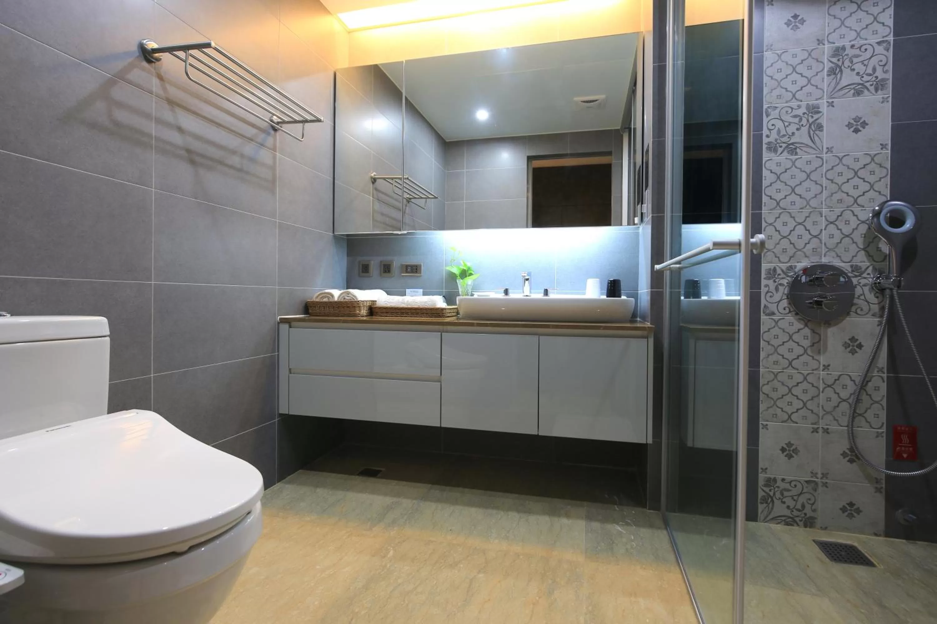 Bathroom in Darlon Hotel