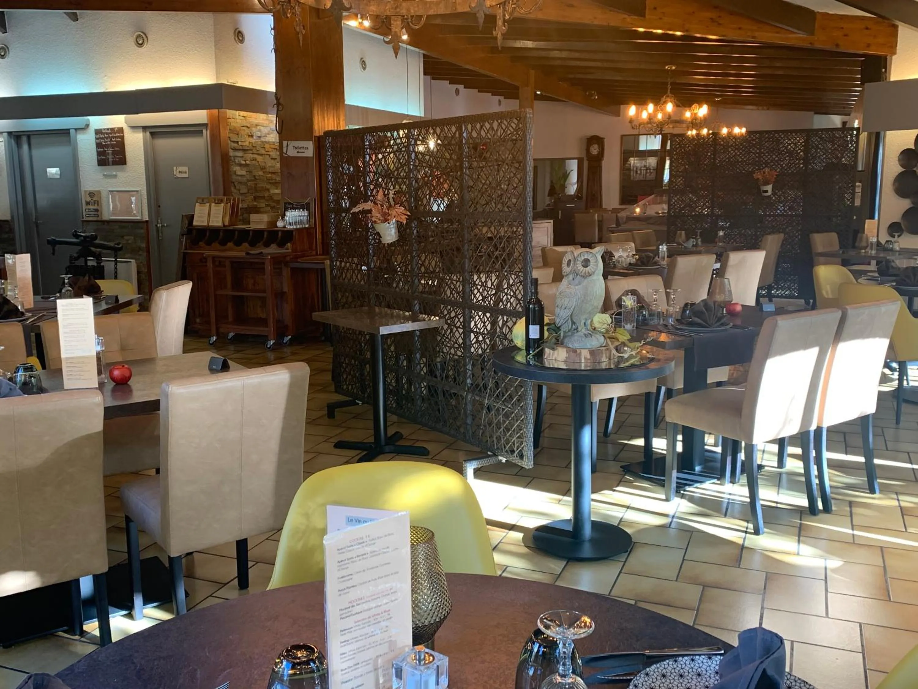 Restaurant/places to eat in Logis Hotel Le Lac