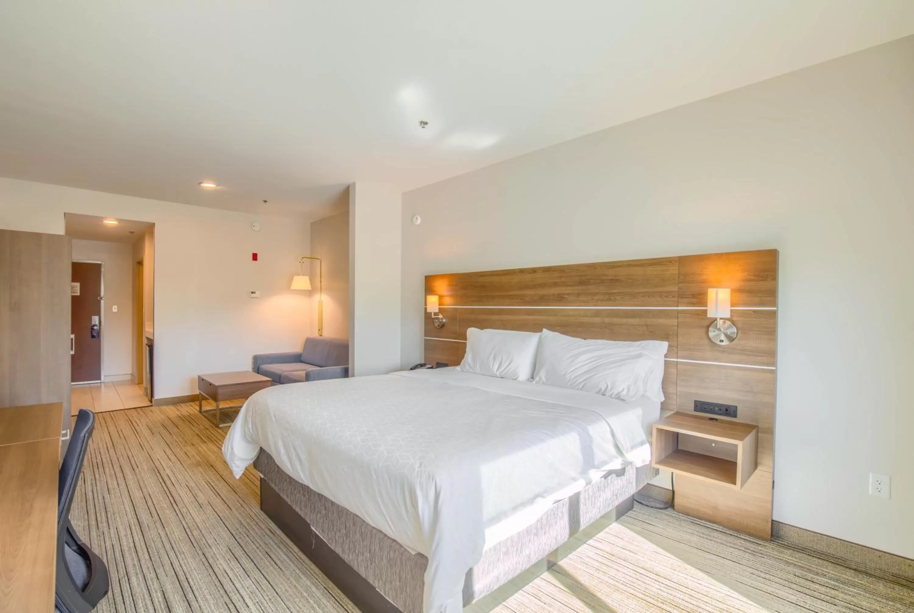 Bedroom, Bed in Holiday Inn Express Hotel & Suites Gulf Shores by IHG