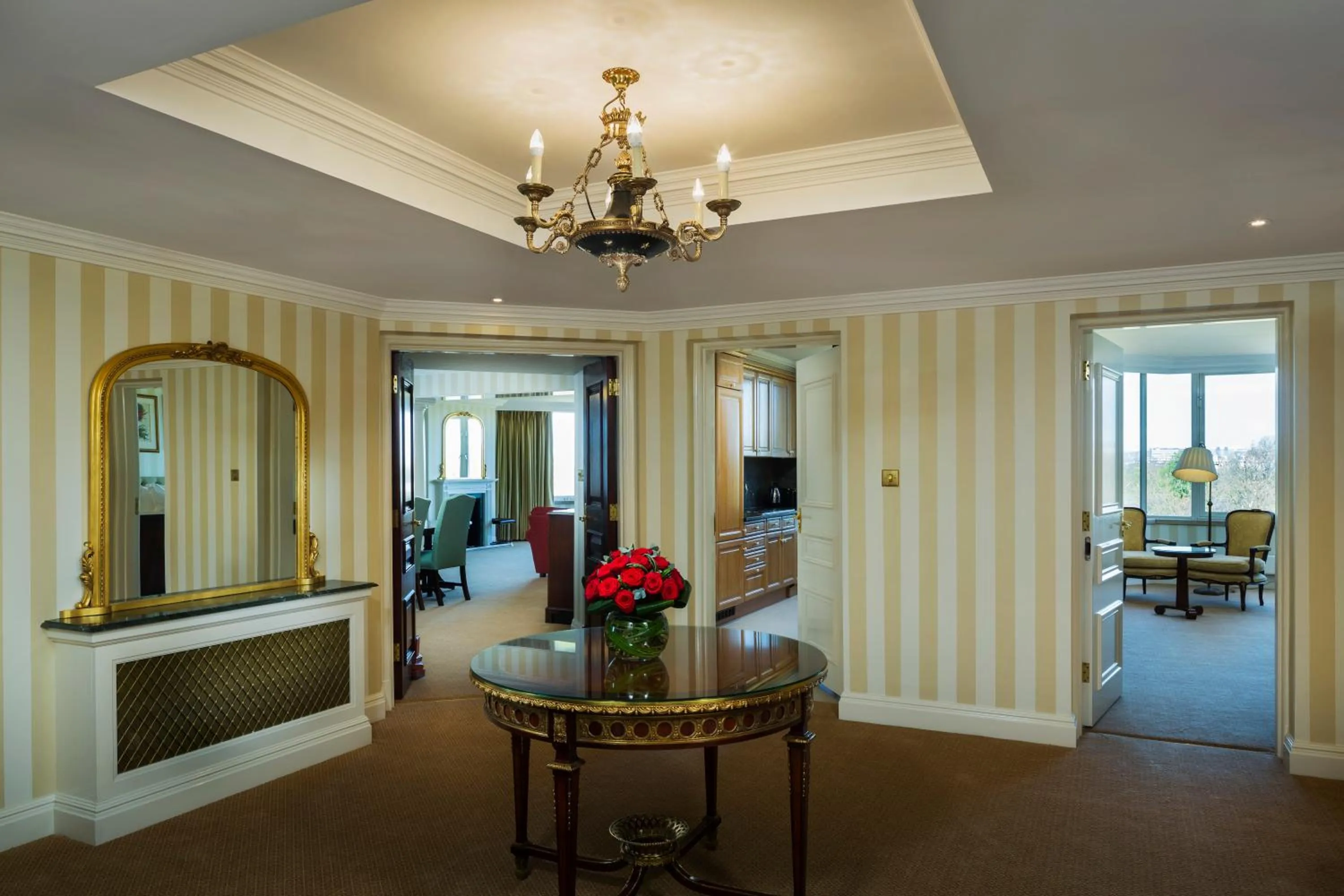 Living room in Cheval Thorney Court at Hyde Park