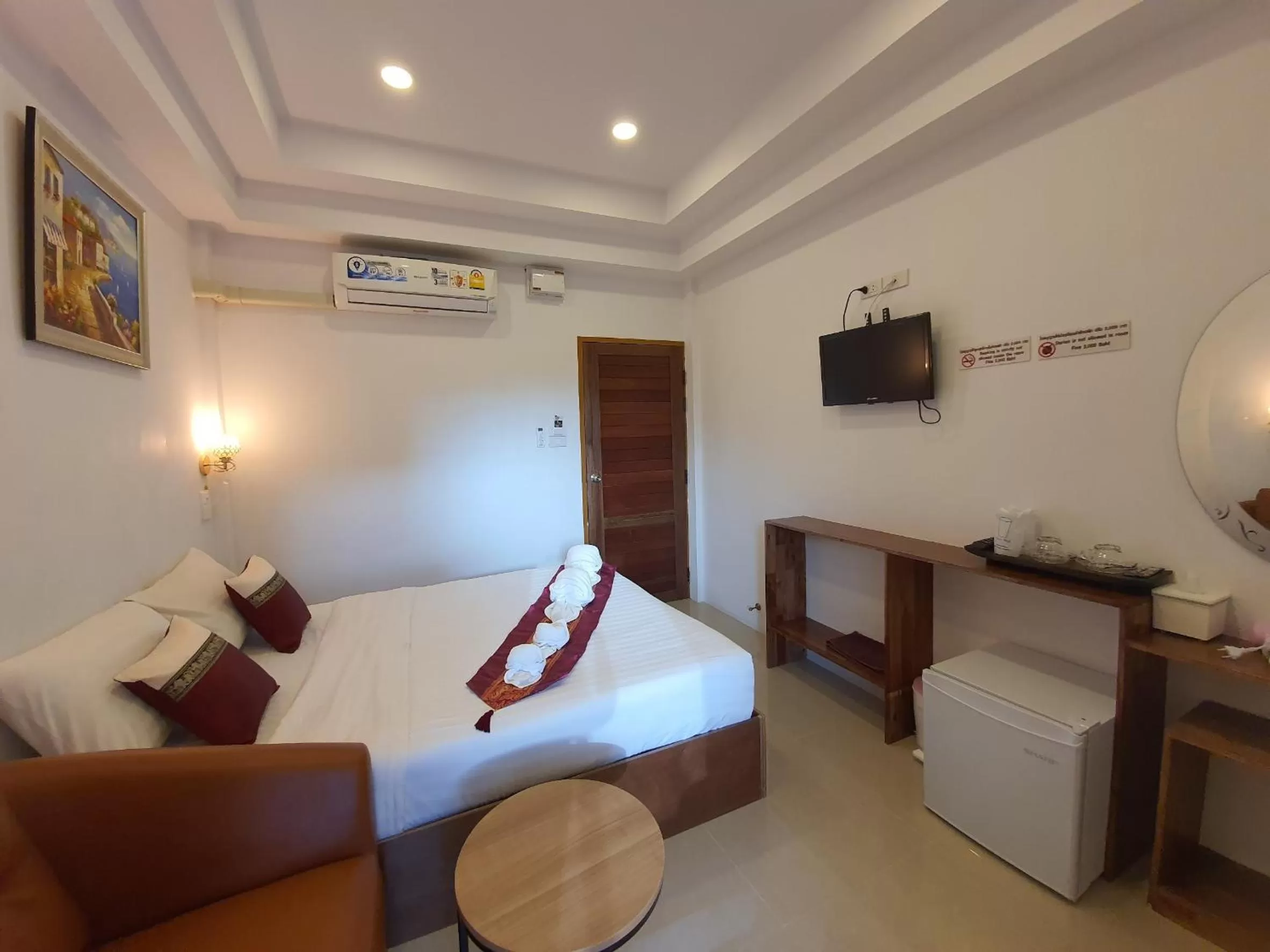 Photo of the whole room, Bed in Chiang Mai Heritage House