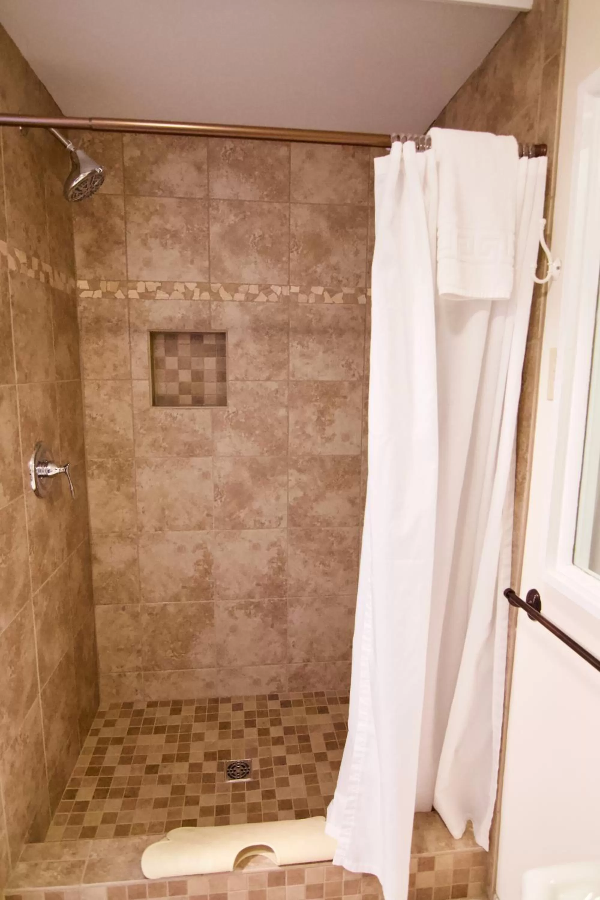 Bathroom in Hotel Frankfort & Restaurant