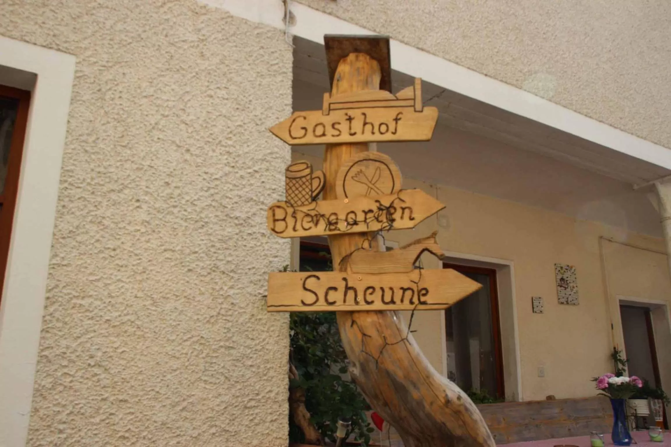 Facade/entrance in Hotel Gasthof Zum weissen Lamm