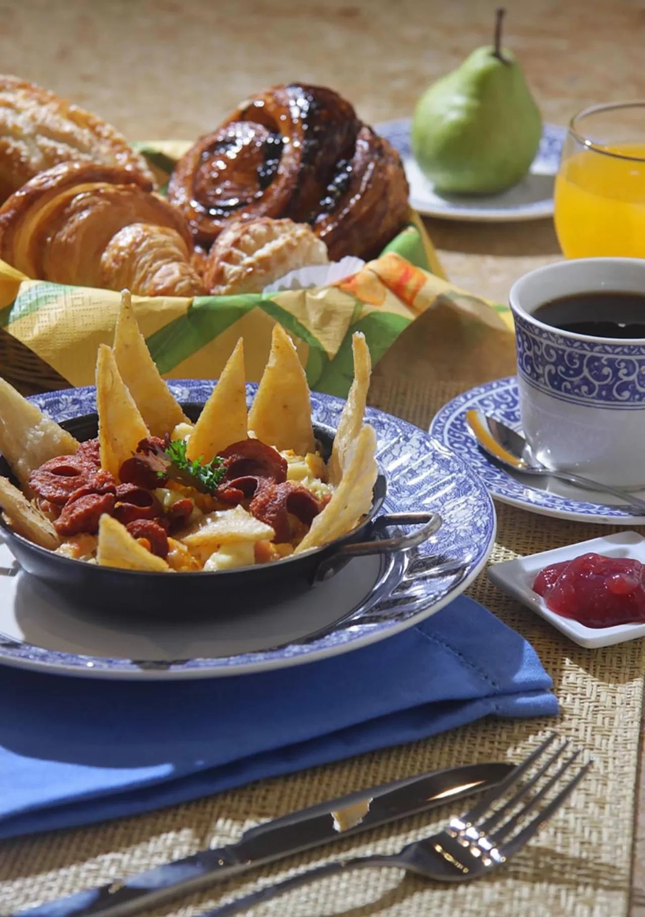 Food in 6 Suites Hotel