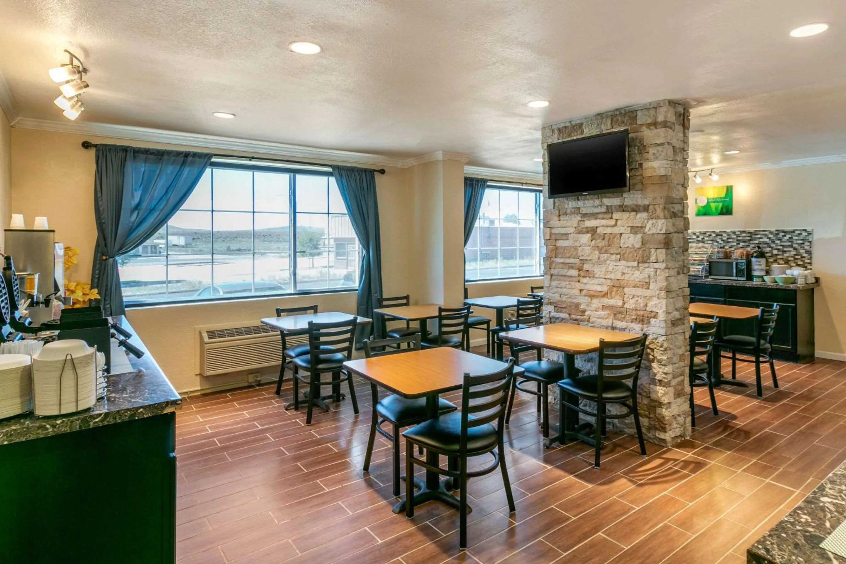 Restaurant/places to eat in Quality Inn Rawlins I-80