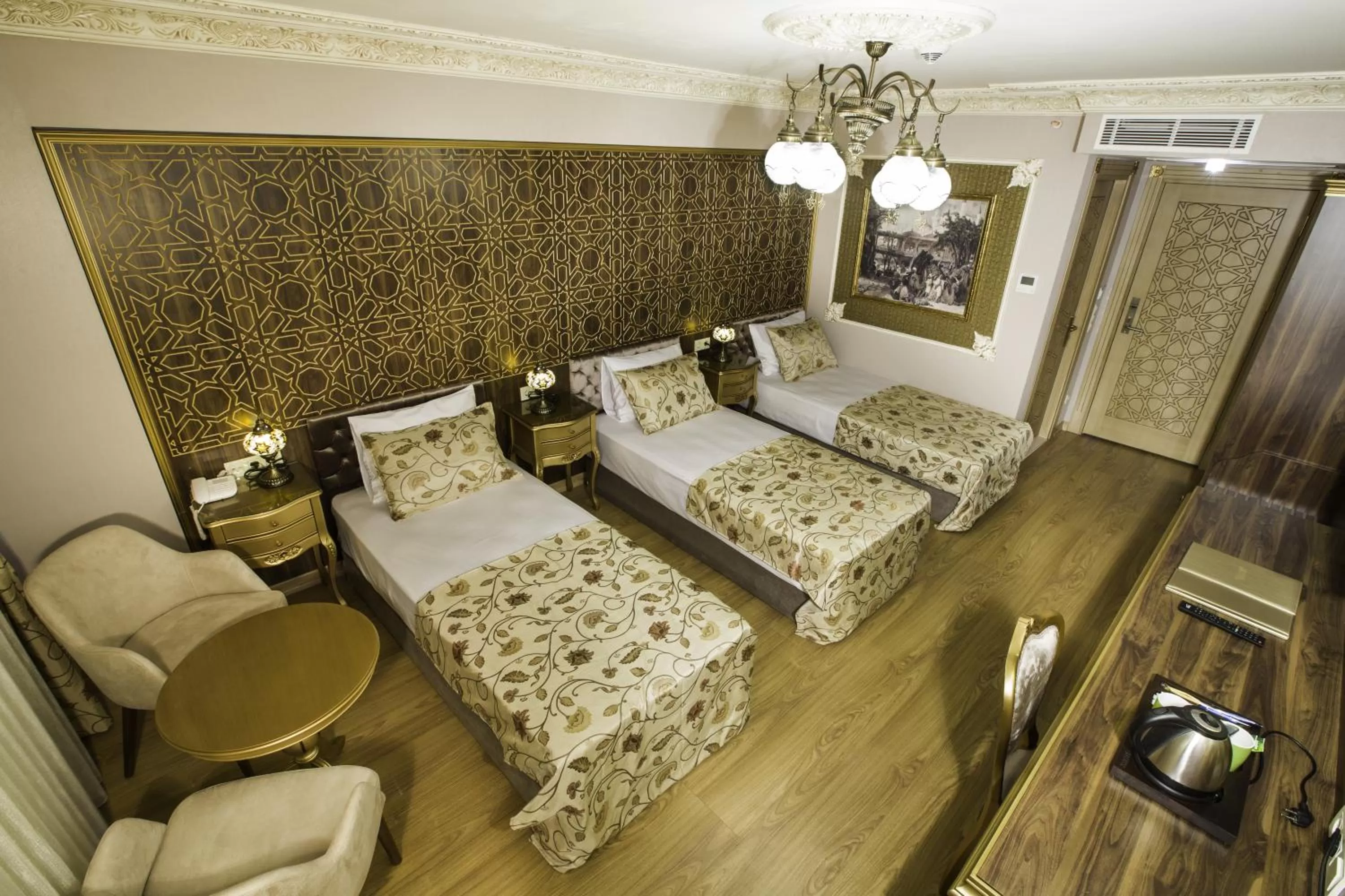 Bed in Empire Suite Hotel