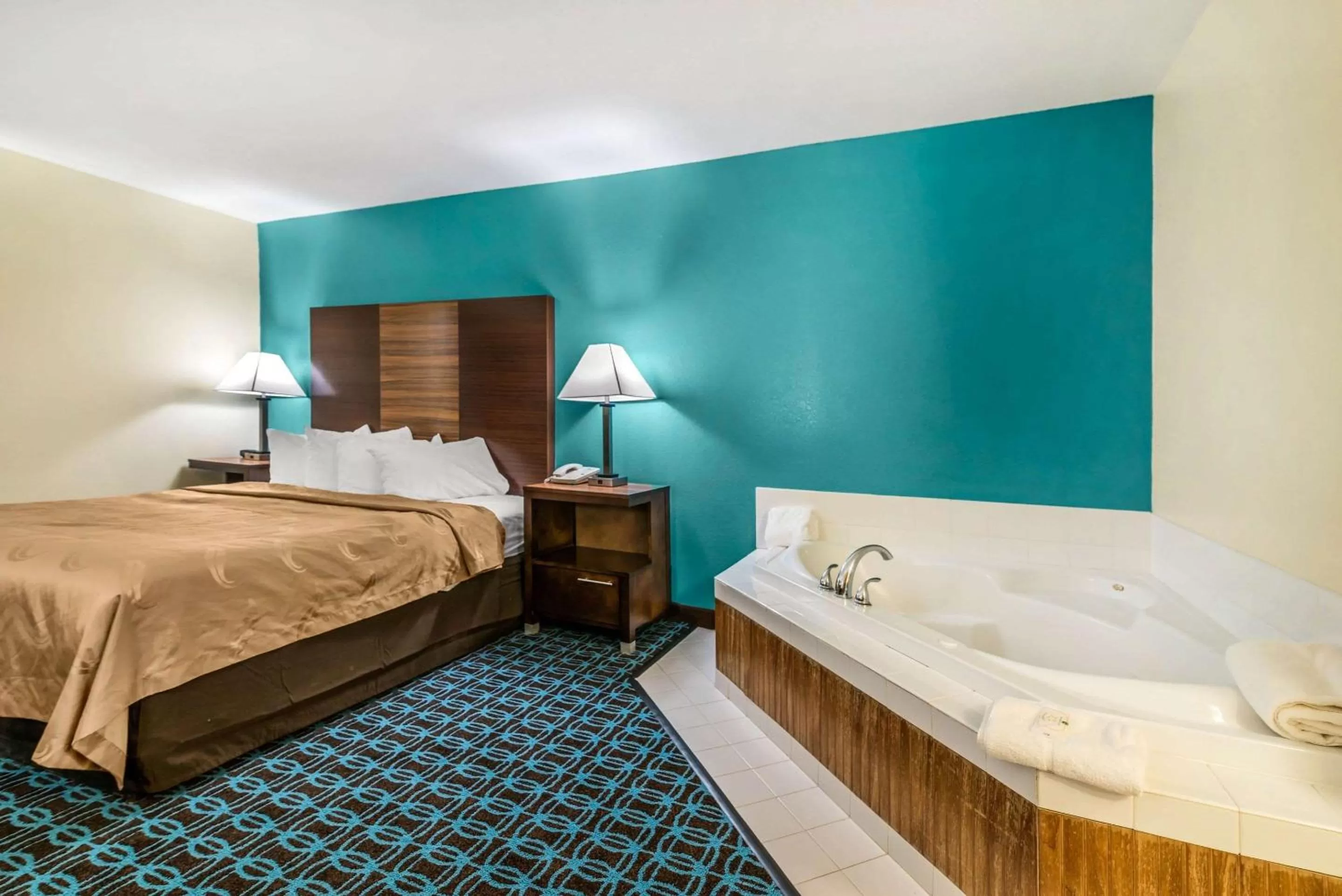 Photo of the whole room, Bed in Quality Inn Loudon-Concord