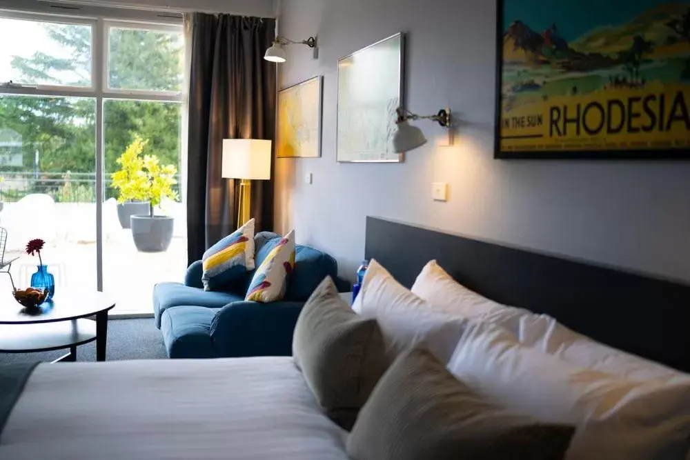 Oriana King Terrace Suite in The Oriana Orange - Retro Hotel & Resort Oriana King Terrace Suite in The Oriana Orange - Retro Hotel & Resort