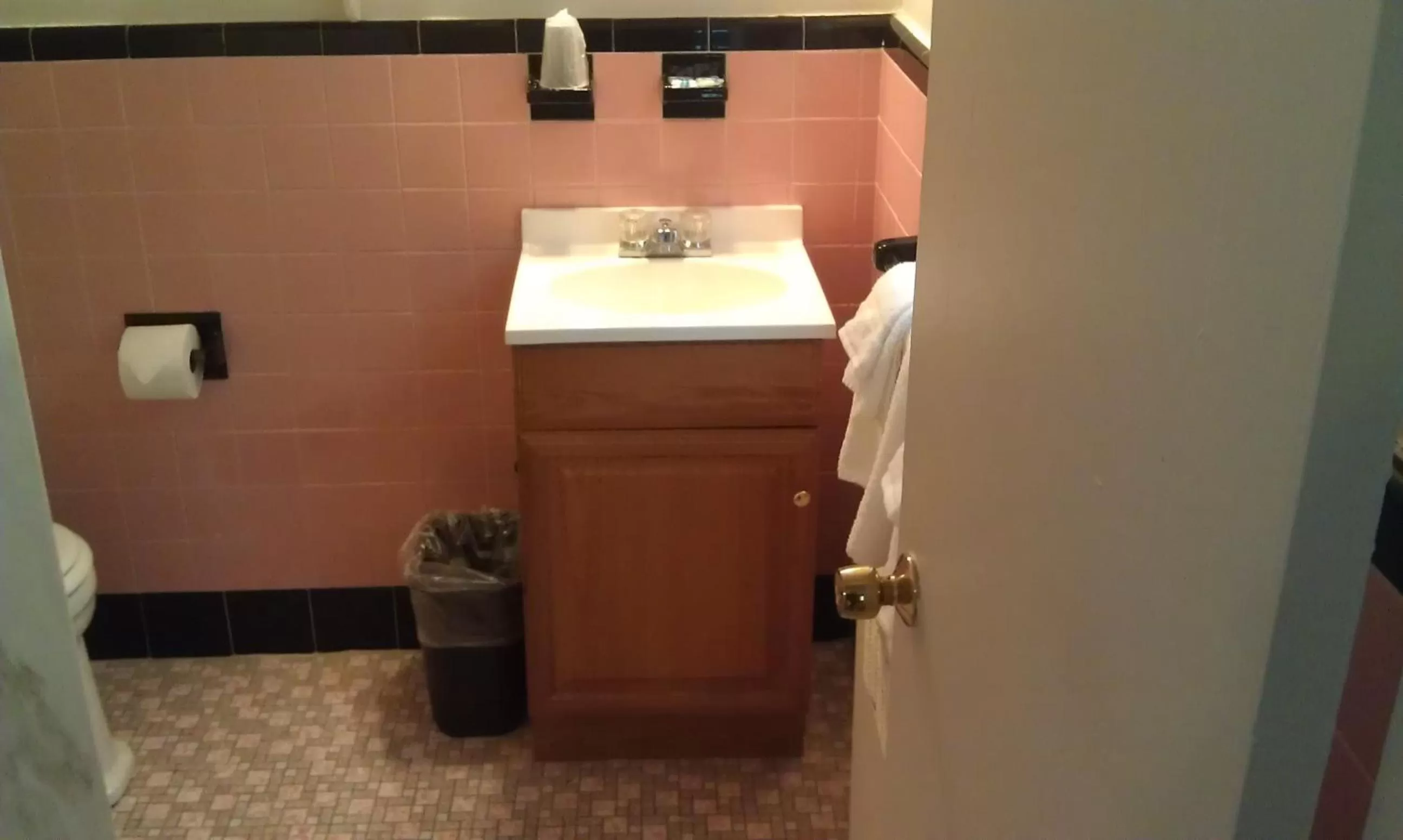 Bathroom in Community Court Motel