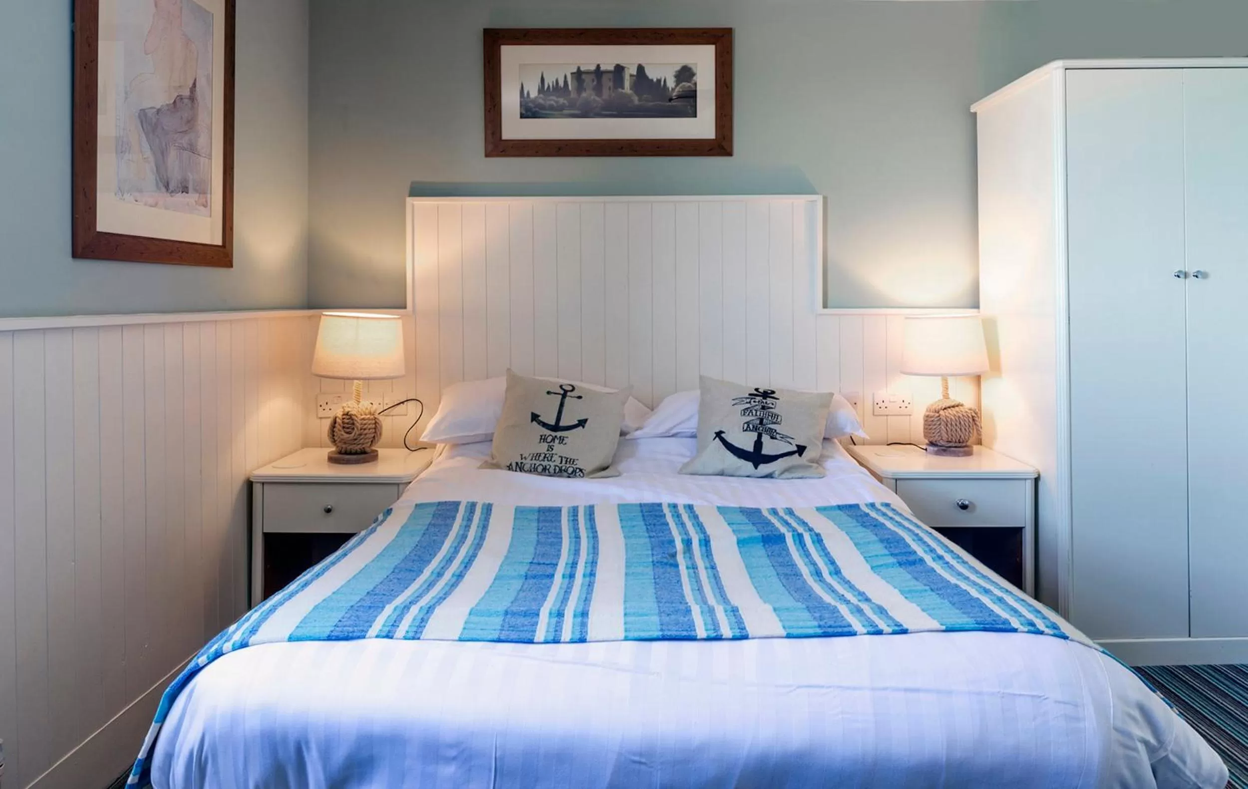 Bed in The Clarendon Hotel