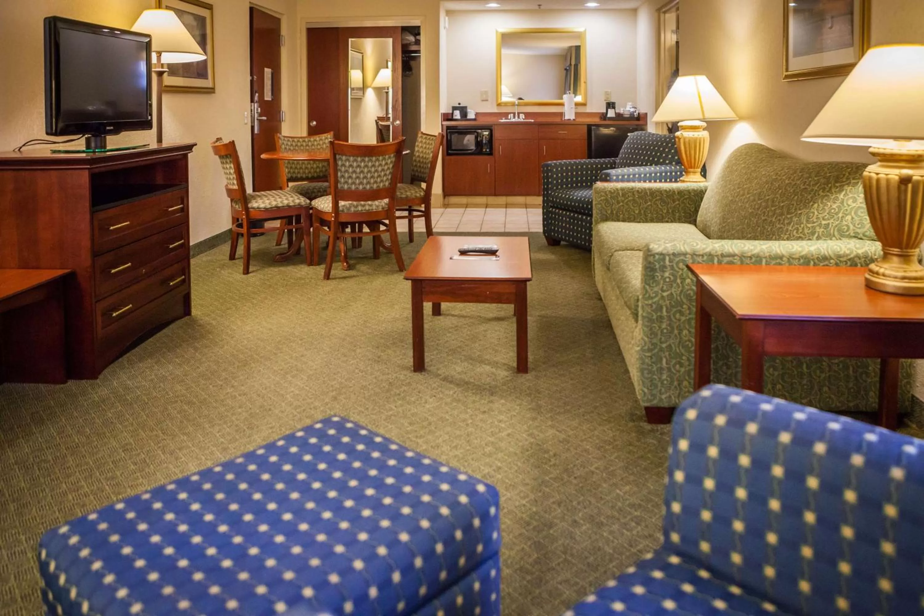 Deluxe King Suite - Non-Smoking in Hampton Inn & Suites, Springfield SW